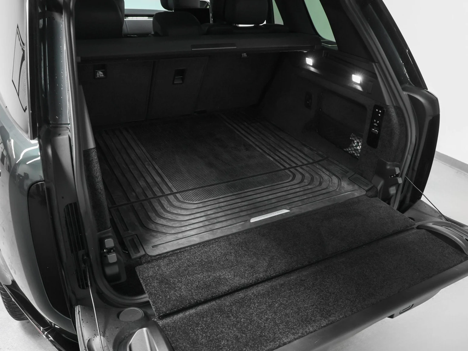 2025 Land Rover Range Rover Plug-In Hybrid Autobiography trunk