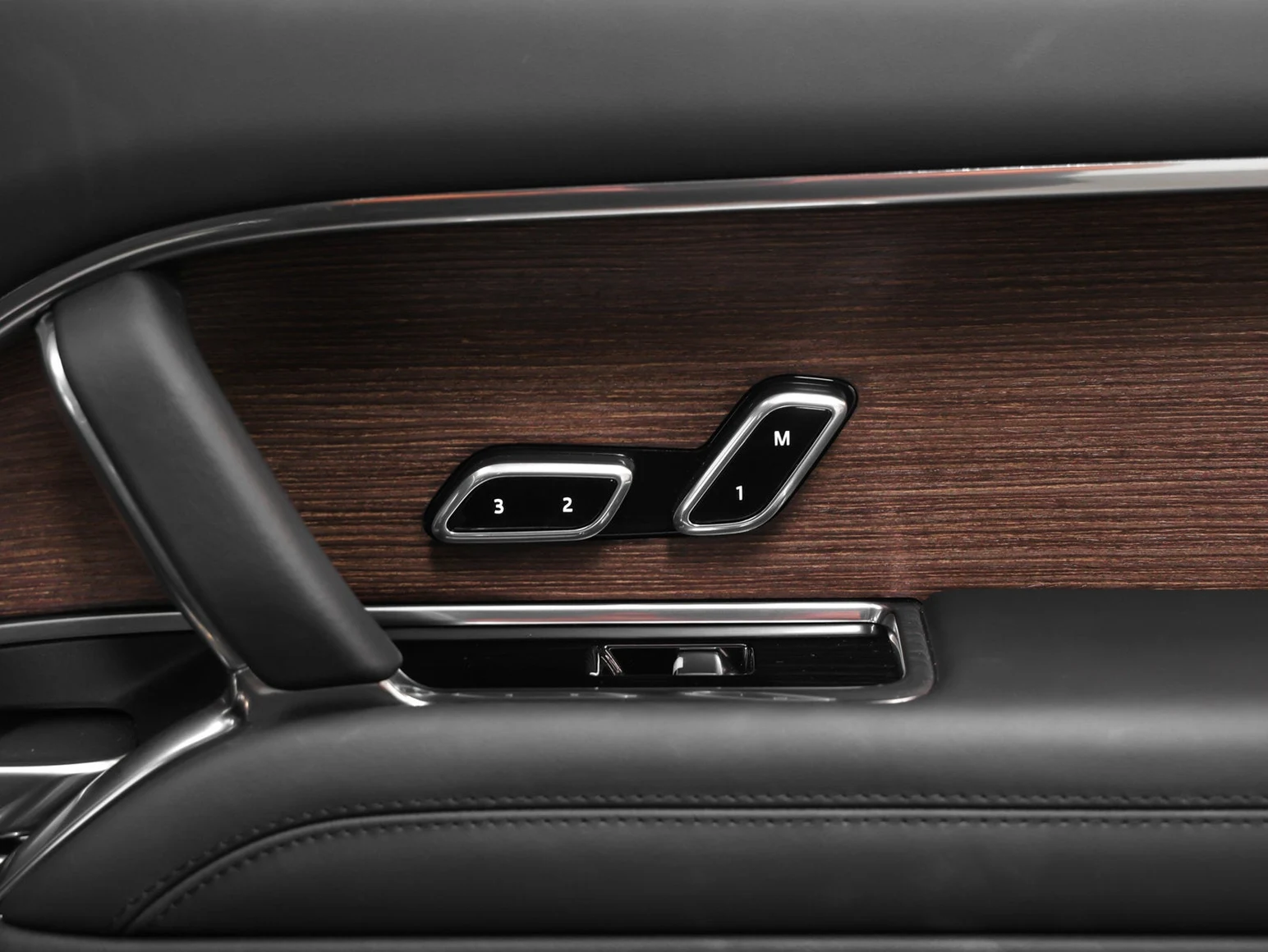 2025 Land Rover Range Rover Plug-In Hybrid Autobiography interior, door panel, Ebony / Ebony leather