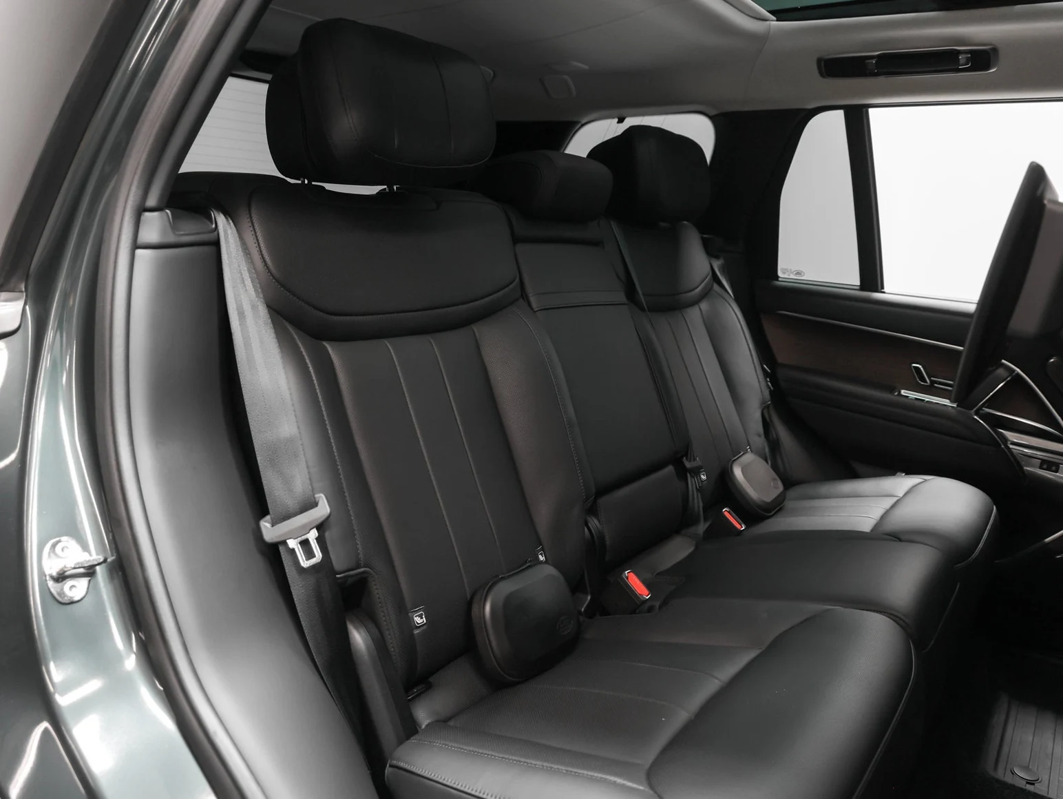 2025 Land Rover Range Rover Plug-In Hybrid Autobiography interior, seats, Ebony / Ebony leather
