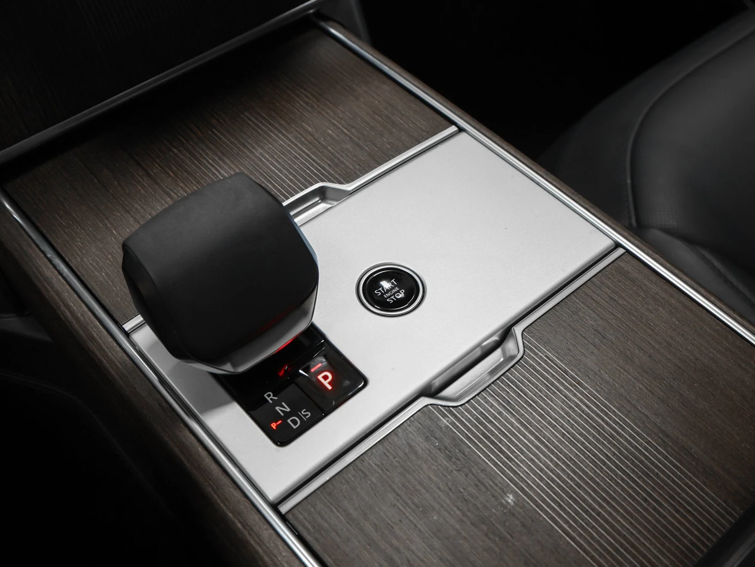 2025 Land Rover Range Rover Plug-In Hybrid Autobiography interior, center console, Ebony / Ebony leather