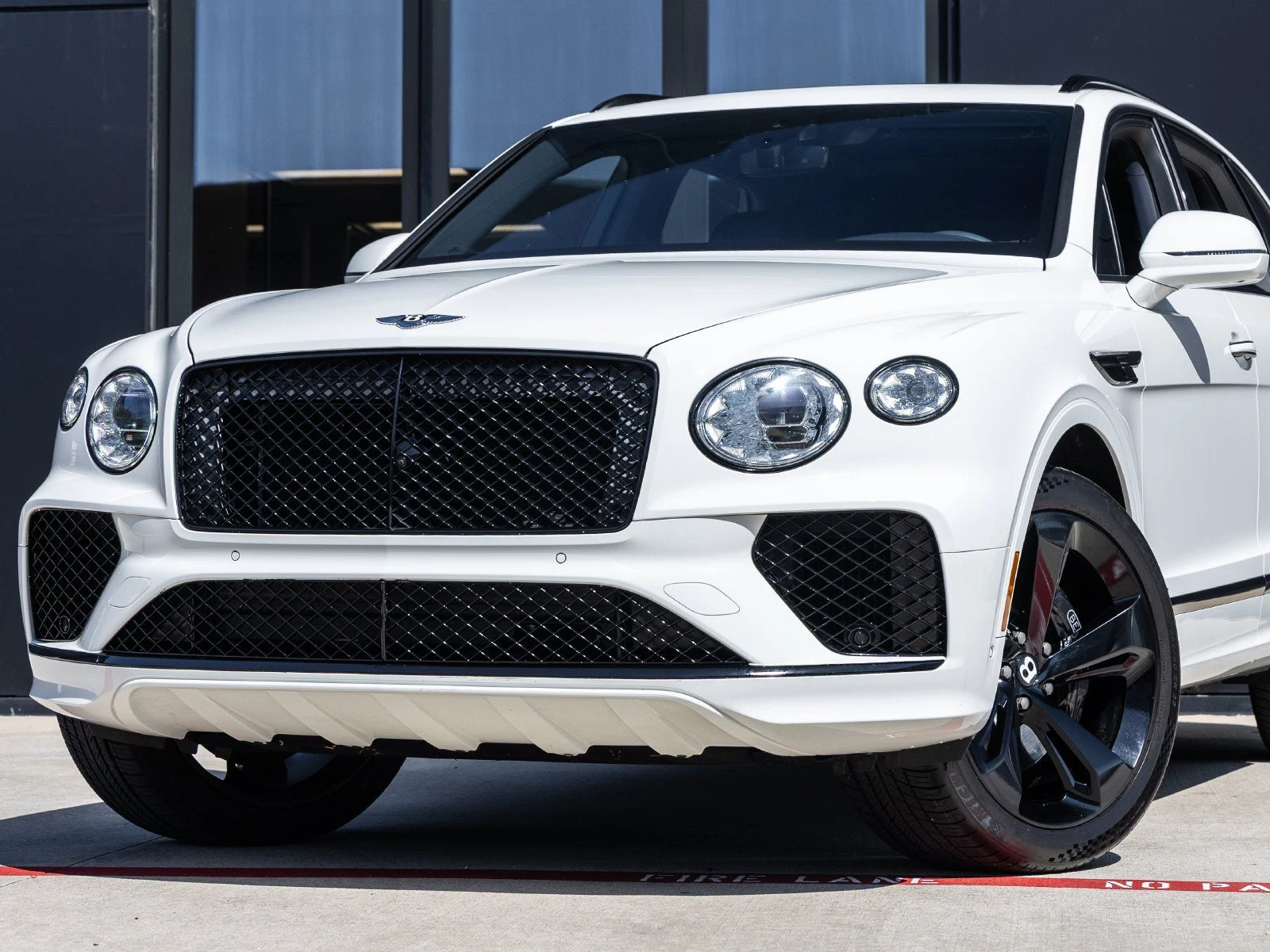 2021 Bentley Bentayga V8 for sale, exterior, Glacier White