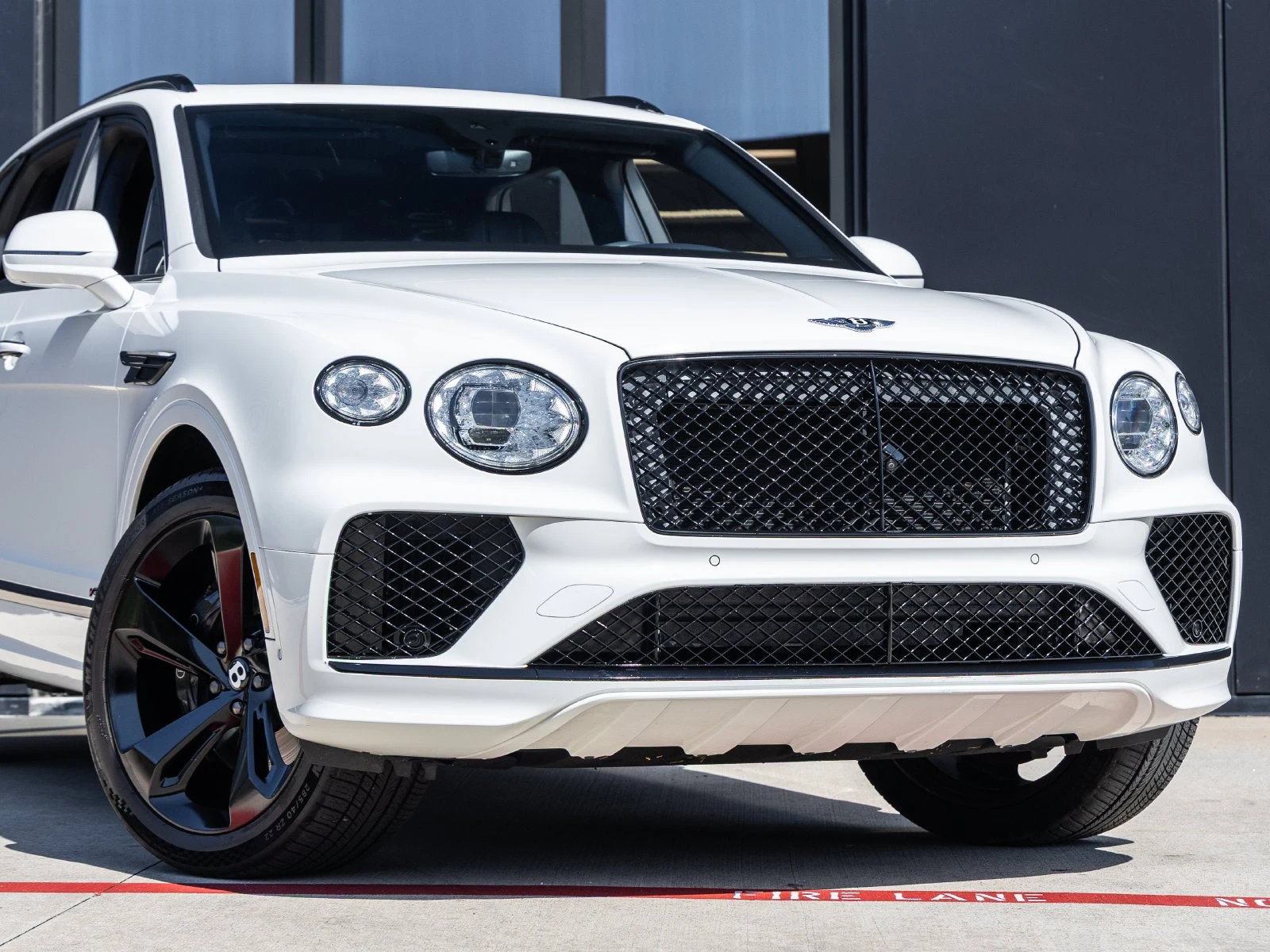 2021 Bentley Bentayga V8 for sale, exterior, Glacier White