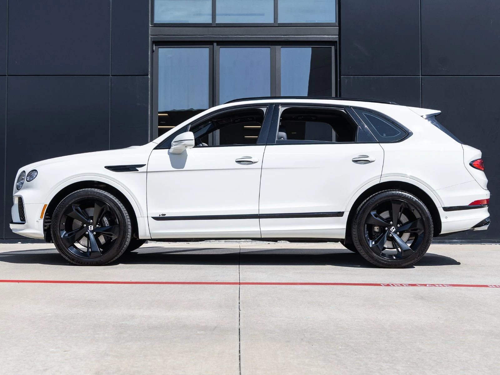 2021 Bentley Bentayga V8 for sale, exterior, Glacier White