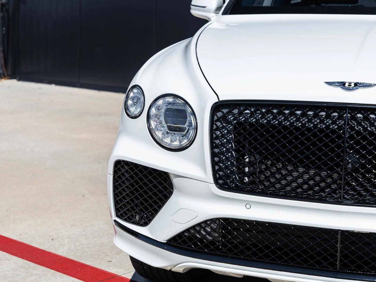 2021 Bentley Bentayga V8 for sale, exterior, Glacier White