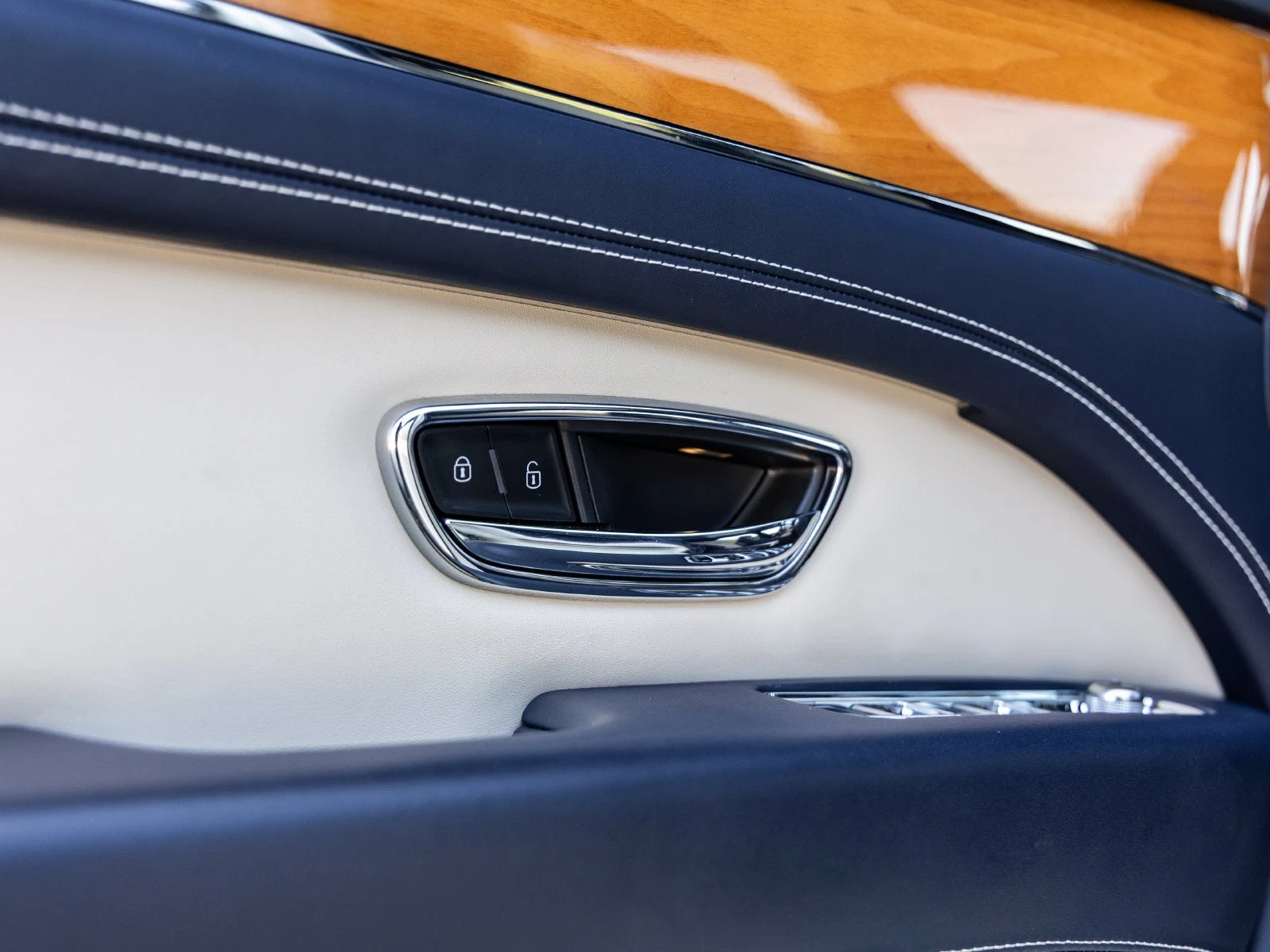 2021 Bentley Bentayga V8 interior, door panel, Beige / Blue leather