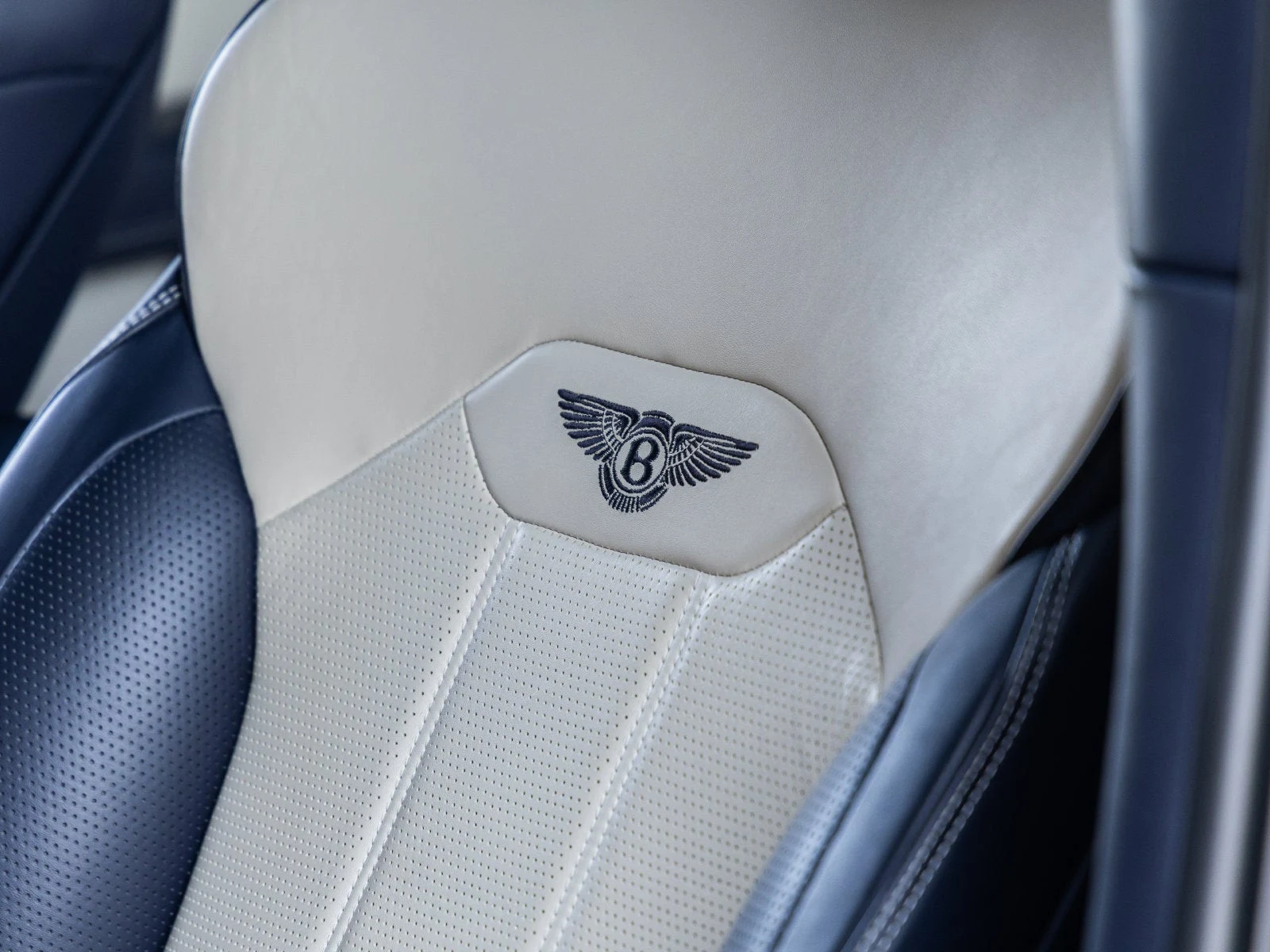 2021 Bentley Bentayga V8 interior, door sill, Beige / Blue leather