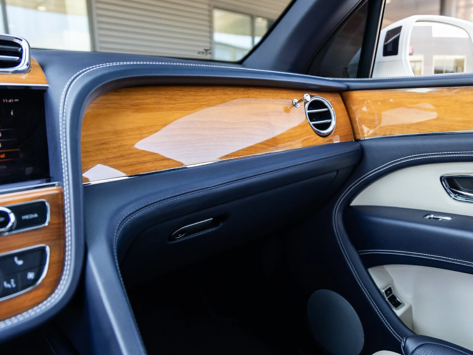 2021 Bentley Bentayga V8 interior, door panel, Beige / Blue leather