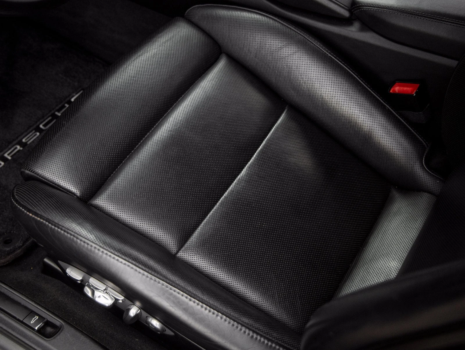2017 Porsche 911 Carrera S interior, seats, Black leather