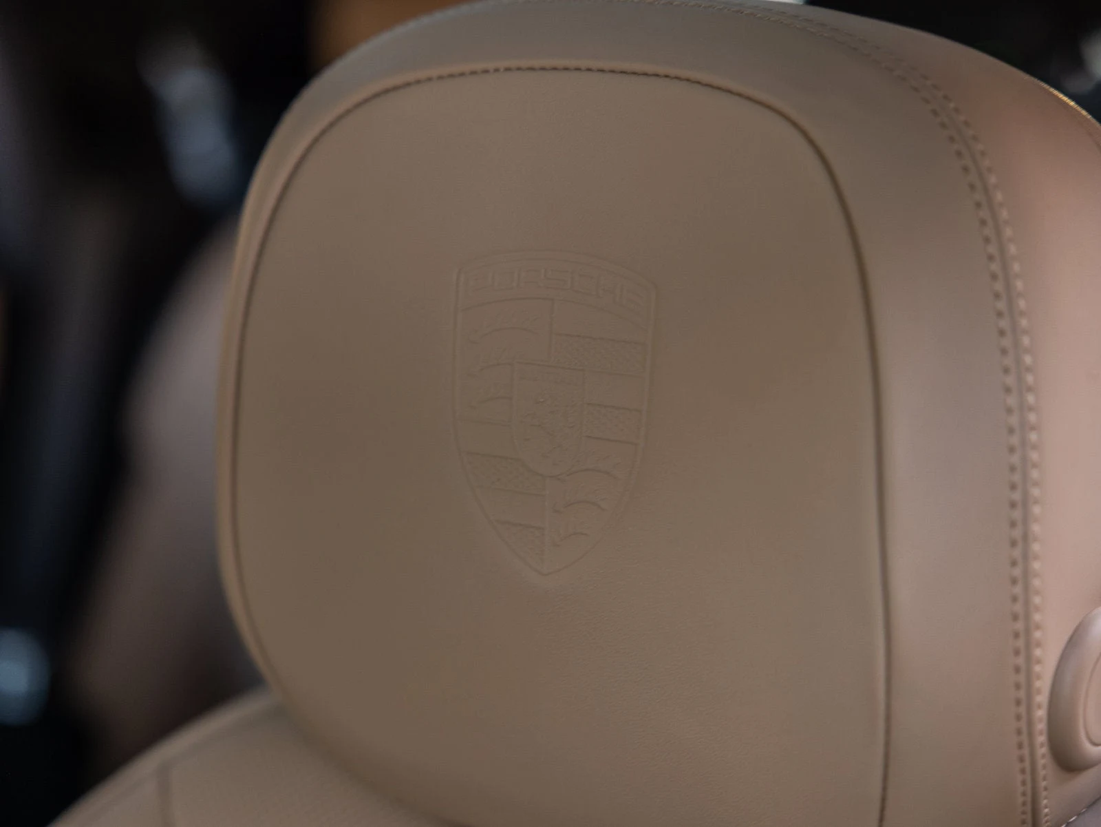 2025 Porsche Cayenne E-Hybrid Coupe interior, Black / Mojave Beige leather