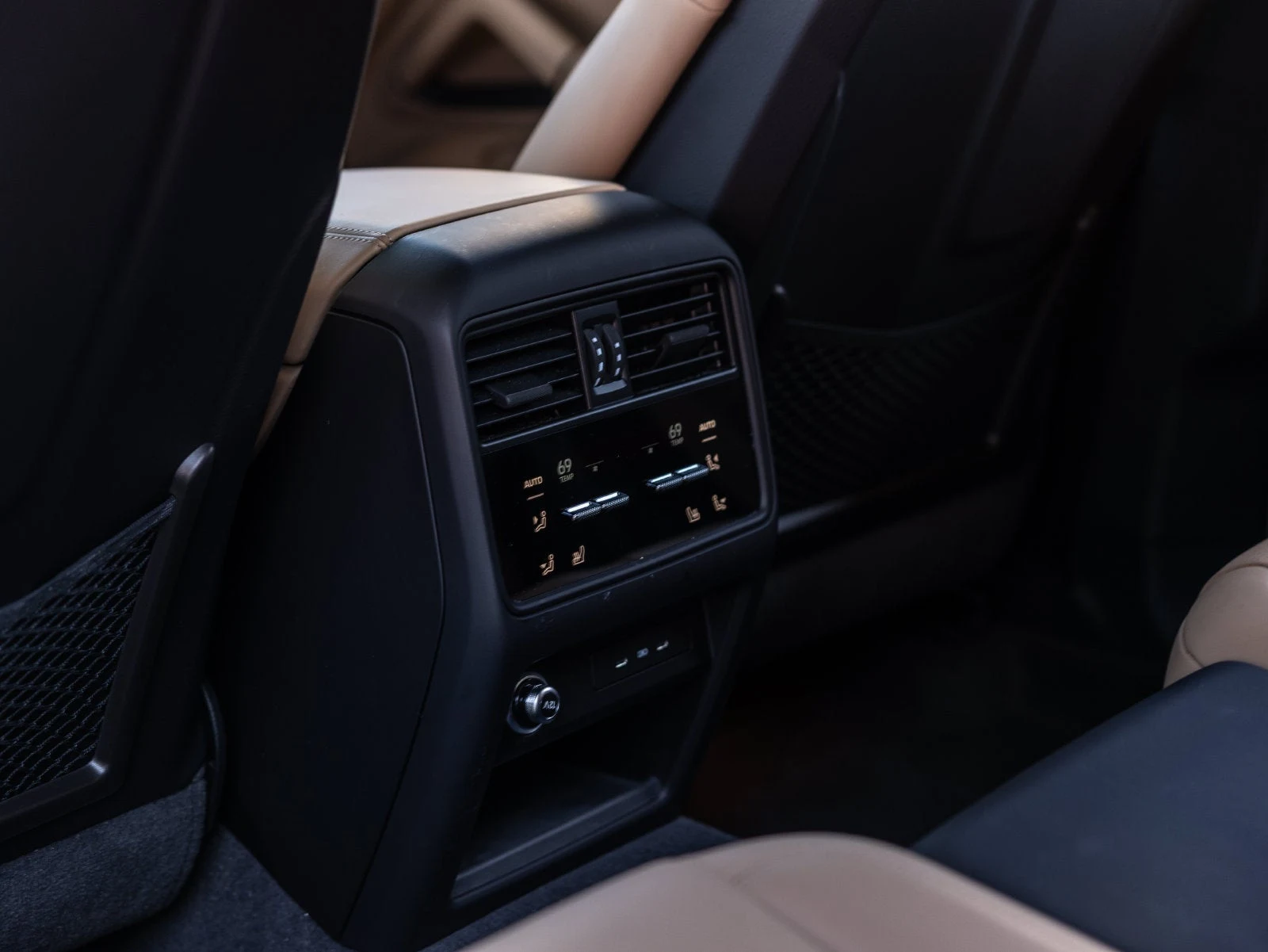 2025 Porsche Cayenne E-Hybrid Coupe interior, Black / Mojave Beige leather