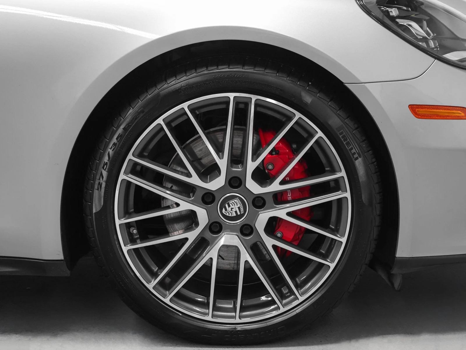 2023 Porsche Panamera 4S wheel