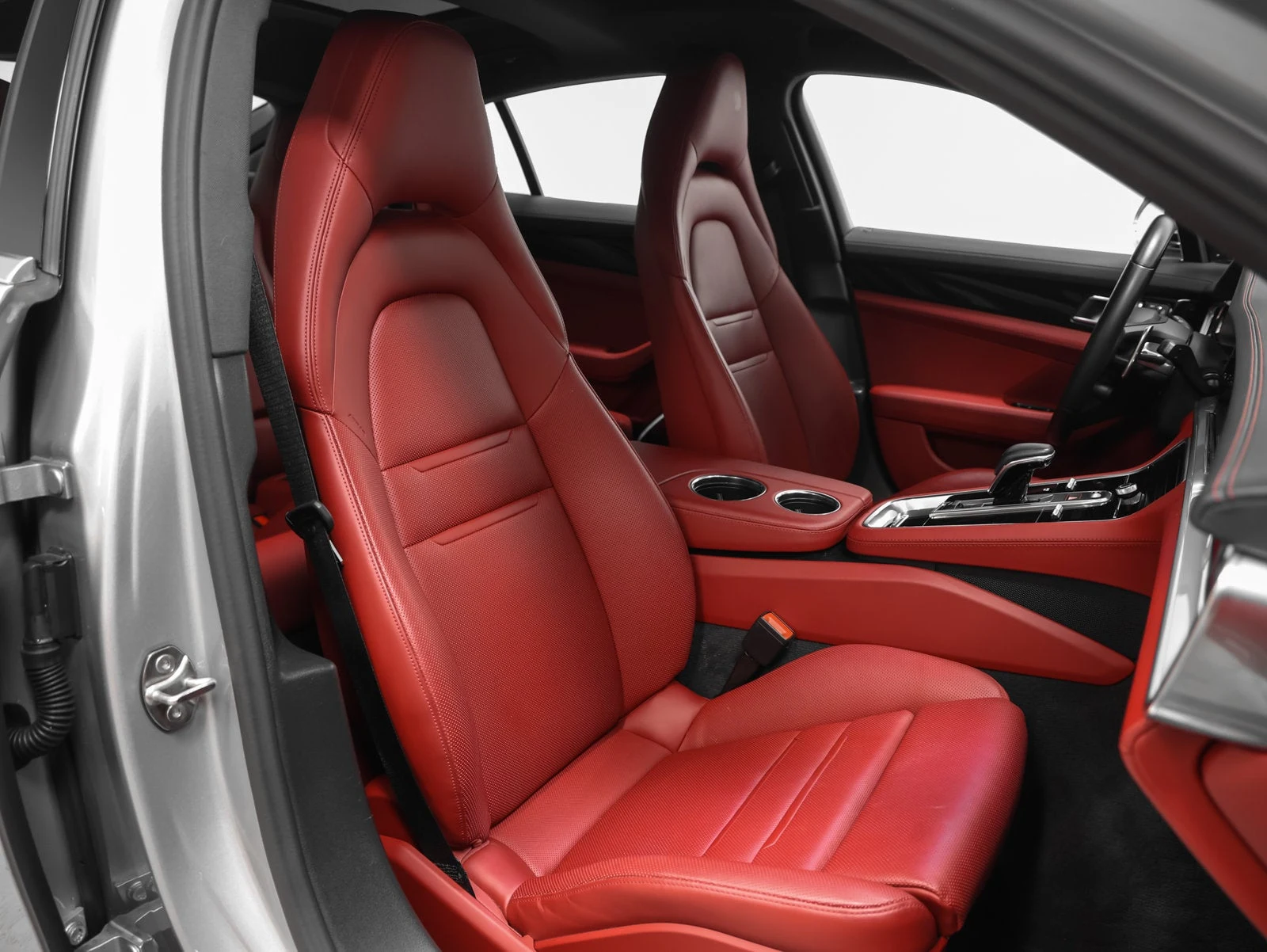 2023 Porsche Panamera 4S interior, seats, Black / Bordeaux Red leather
