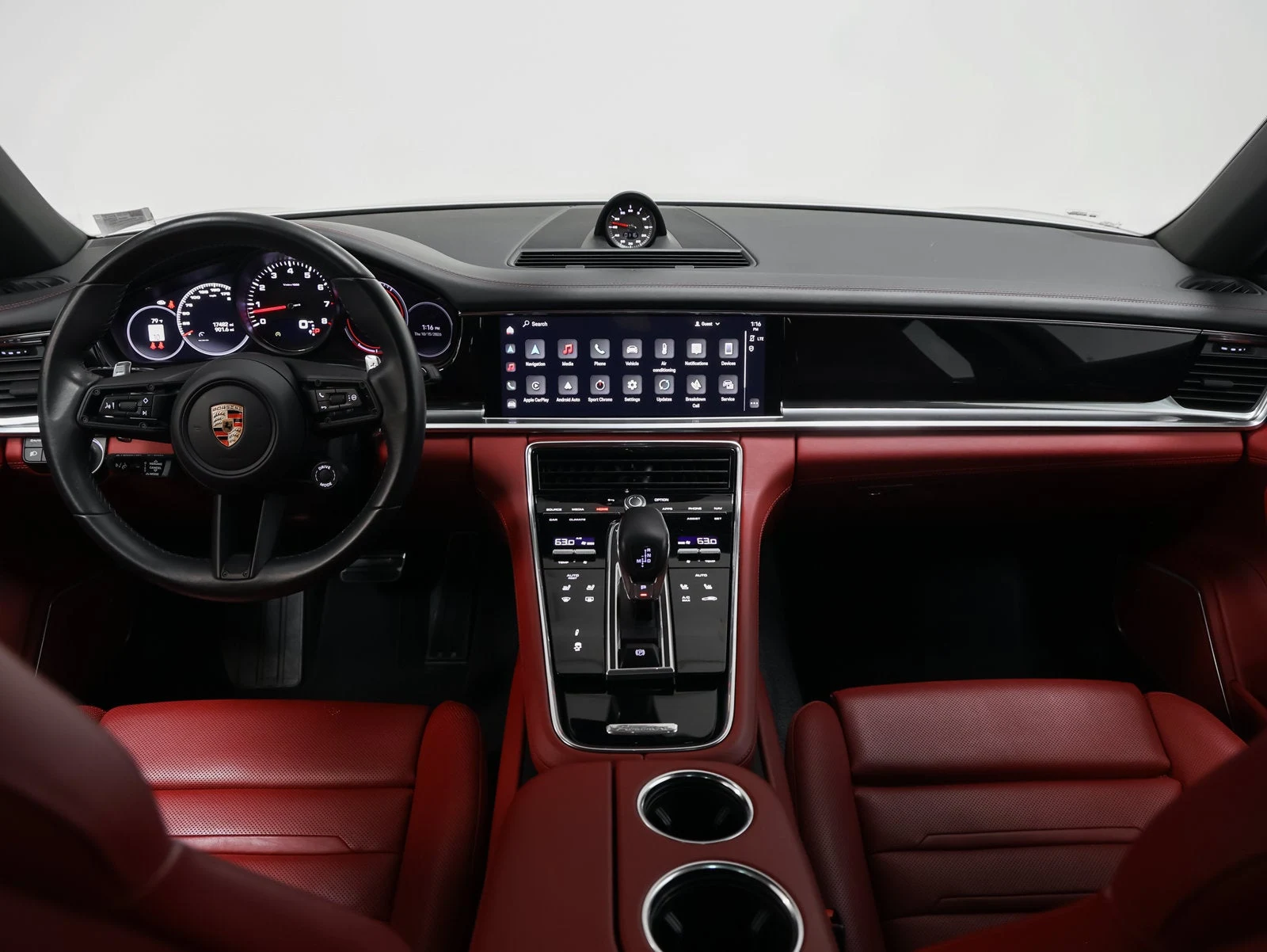 2023 Porsche Panamera 4S interior, dashboard, Black / Bordeaux Red leather