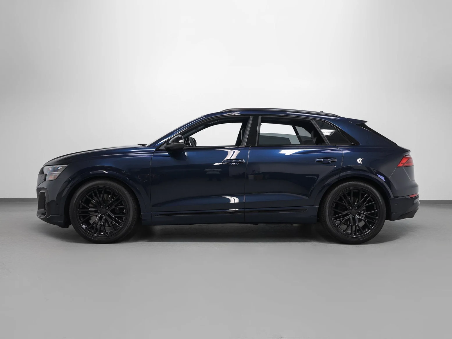 2026 Audi SQ8 4.0T Premium Plus quattro for sale, exterior, Waitomo Blue Metallic