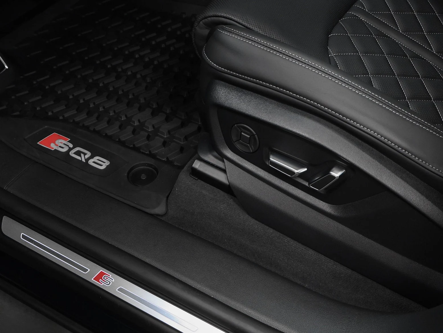 2026 Audi SQ8 4.0T Premium Plus quattro interior, center console
