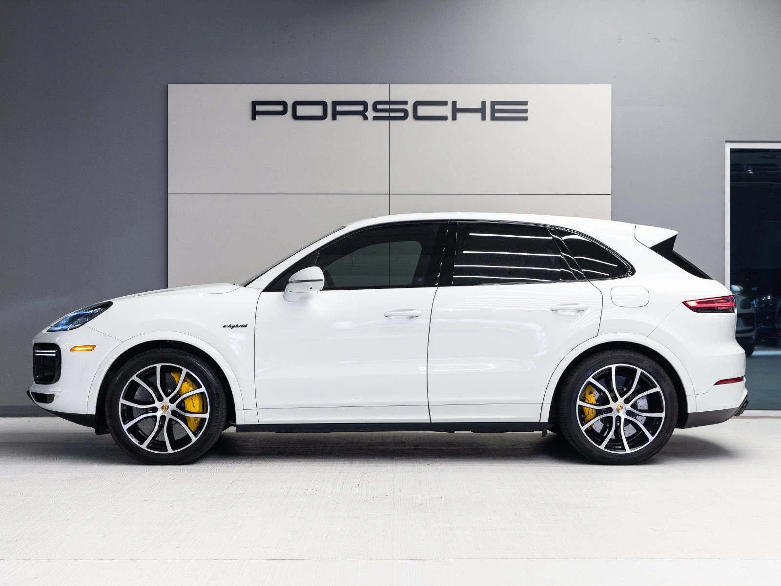 2020 Porsche Cayenne Turbo S E-Hybrid for sale, exterior, White