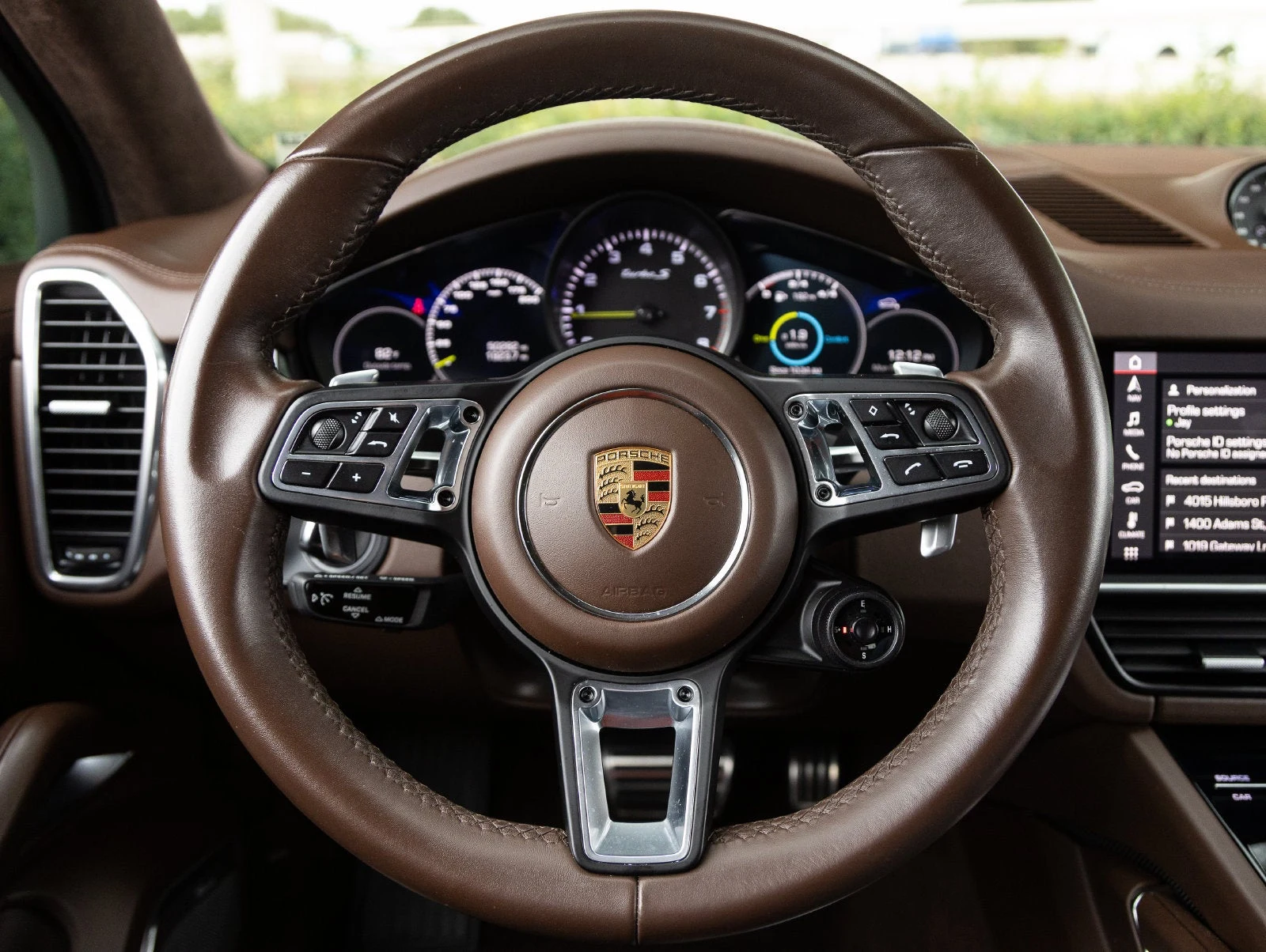 2020 Porsche Cayenne Turbo S E-Hybrid interior, Truffle Brown Club leather
