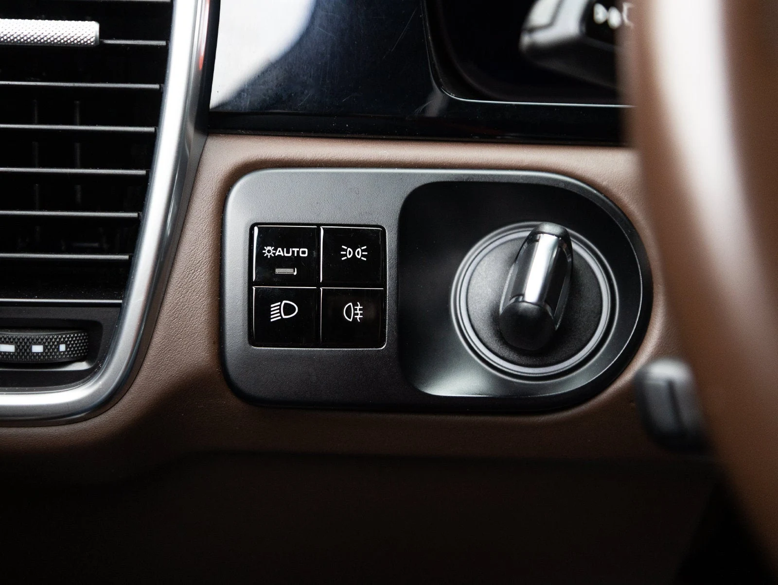 2020 Porsche Cayenne Turbo S E-Hybrid interior, center console, Truffle Brown Club leather