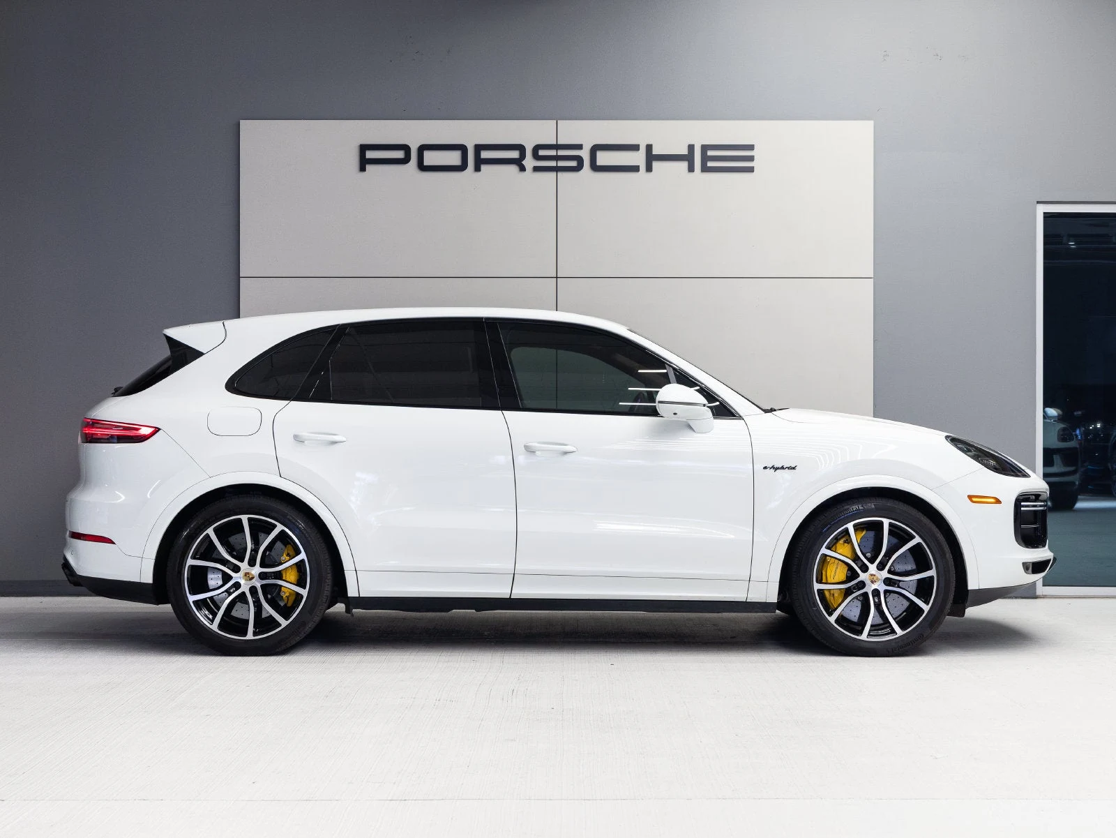 2020 Porsche Cayenne Turbo S E-Hybrid for sale, exterior, White