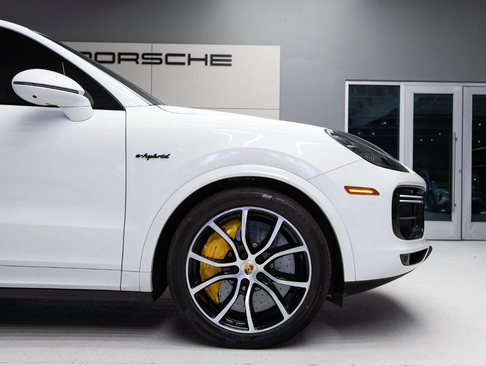 2020 Porsche Cayenne Turbo S E-Hybrid for sale, exterior, White