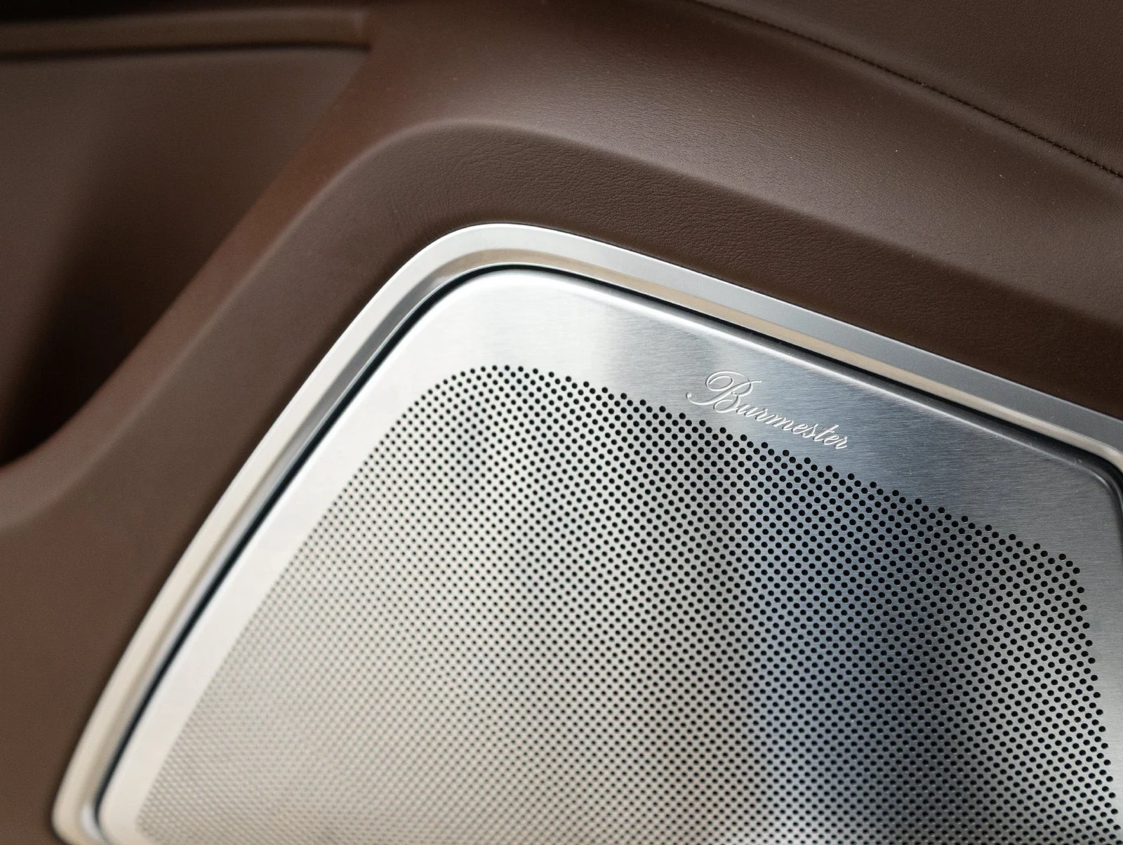 2020 Porsche Cayenne Turbo S E-Hybrid interior, Truffle Brown Club leather