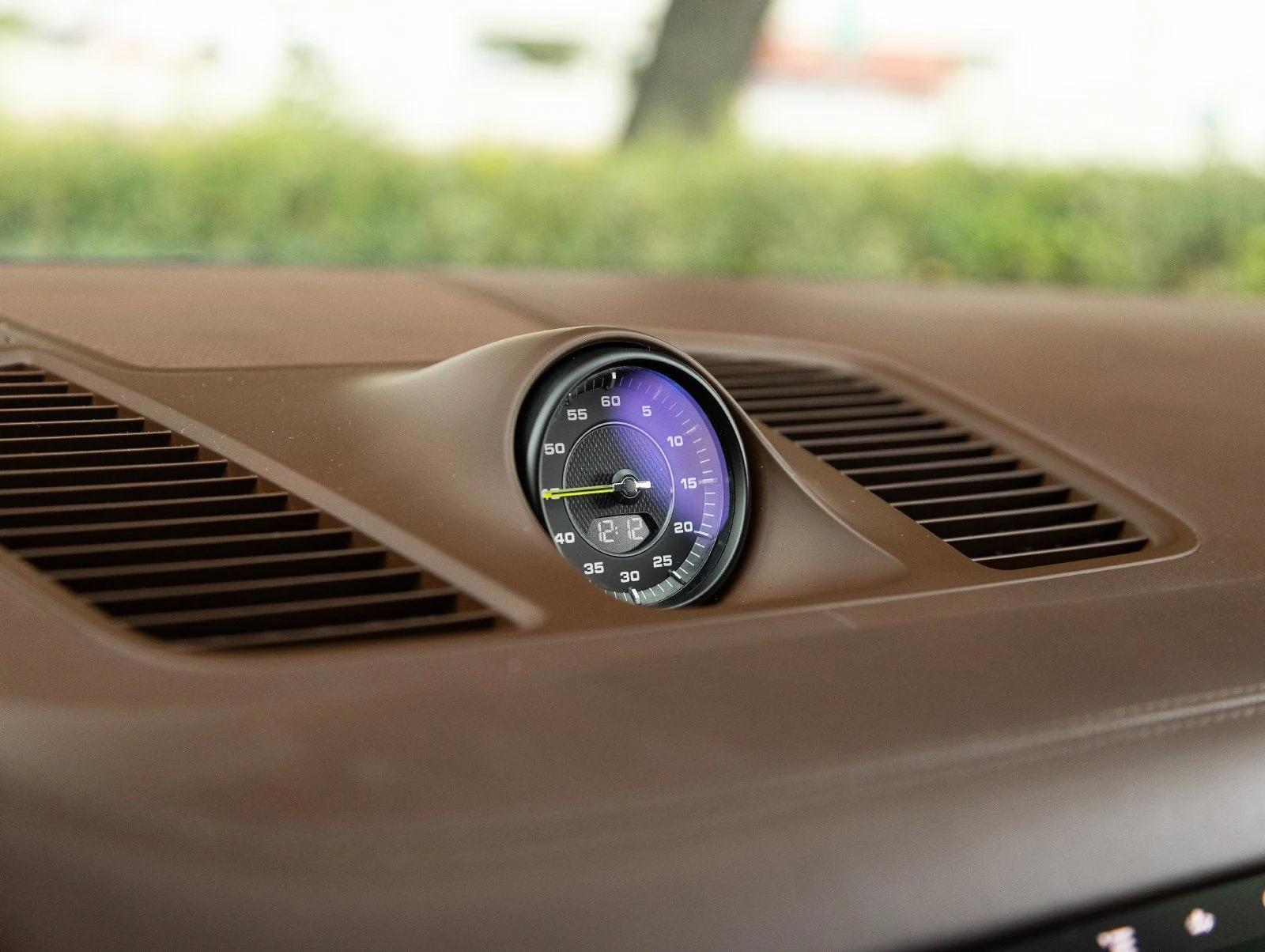 2020 Porsche Cayenne Turbo S E-Hybrid interior, Truffle Brown Club leather