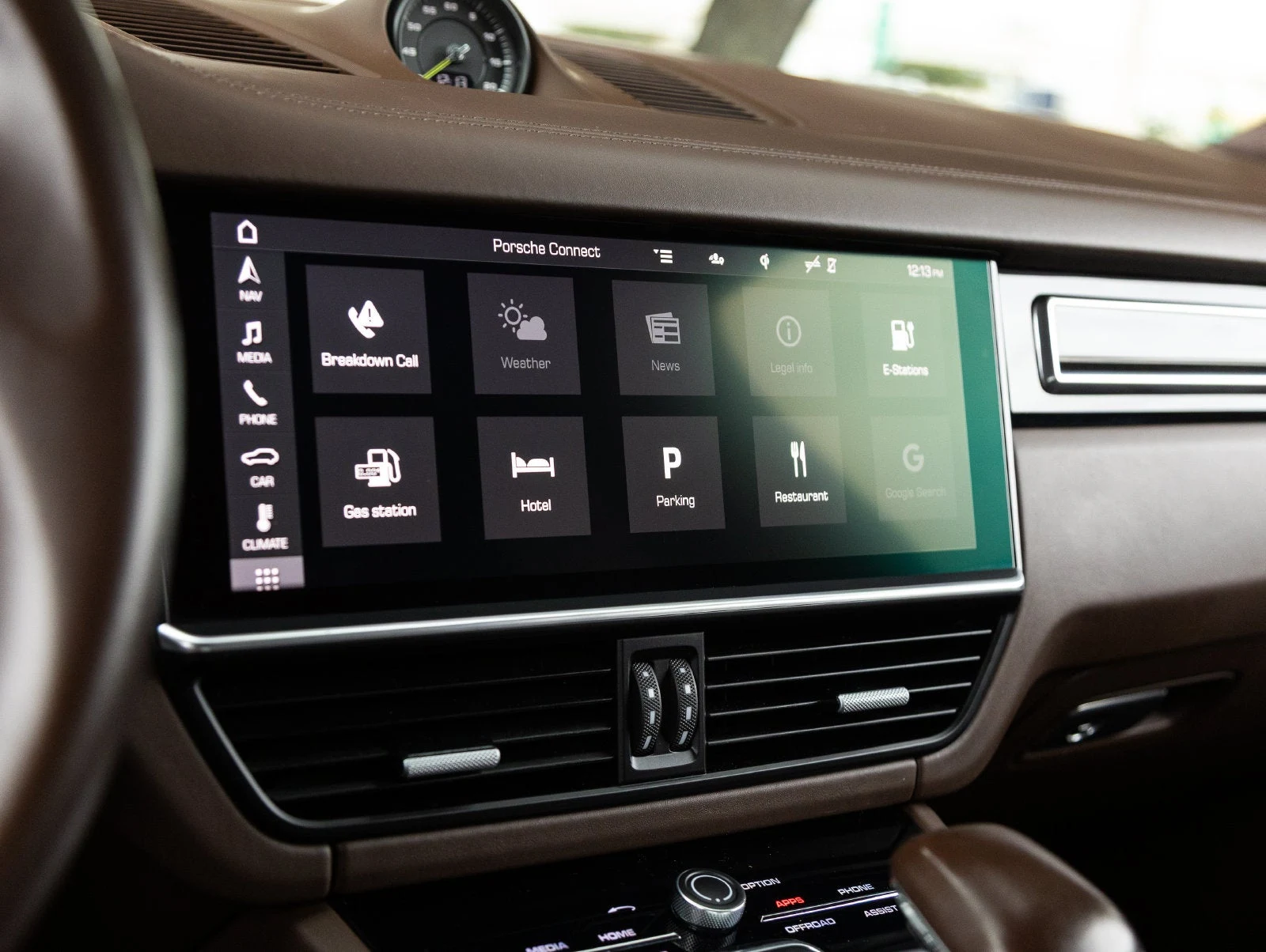 2020 Porsche Cayenne Turbo S E-Hybrid interior, dashboard, Truffle Brown Club leather