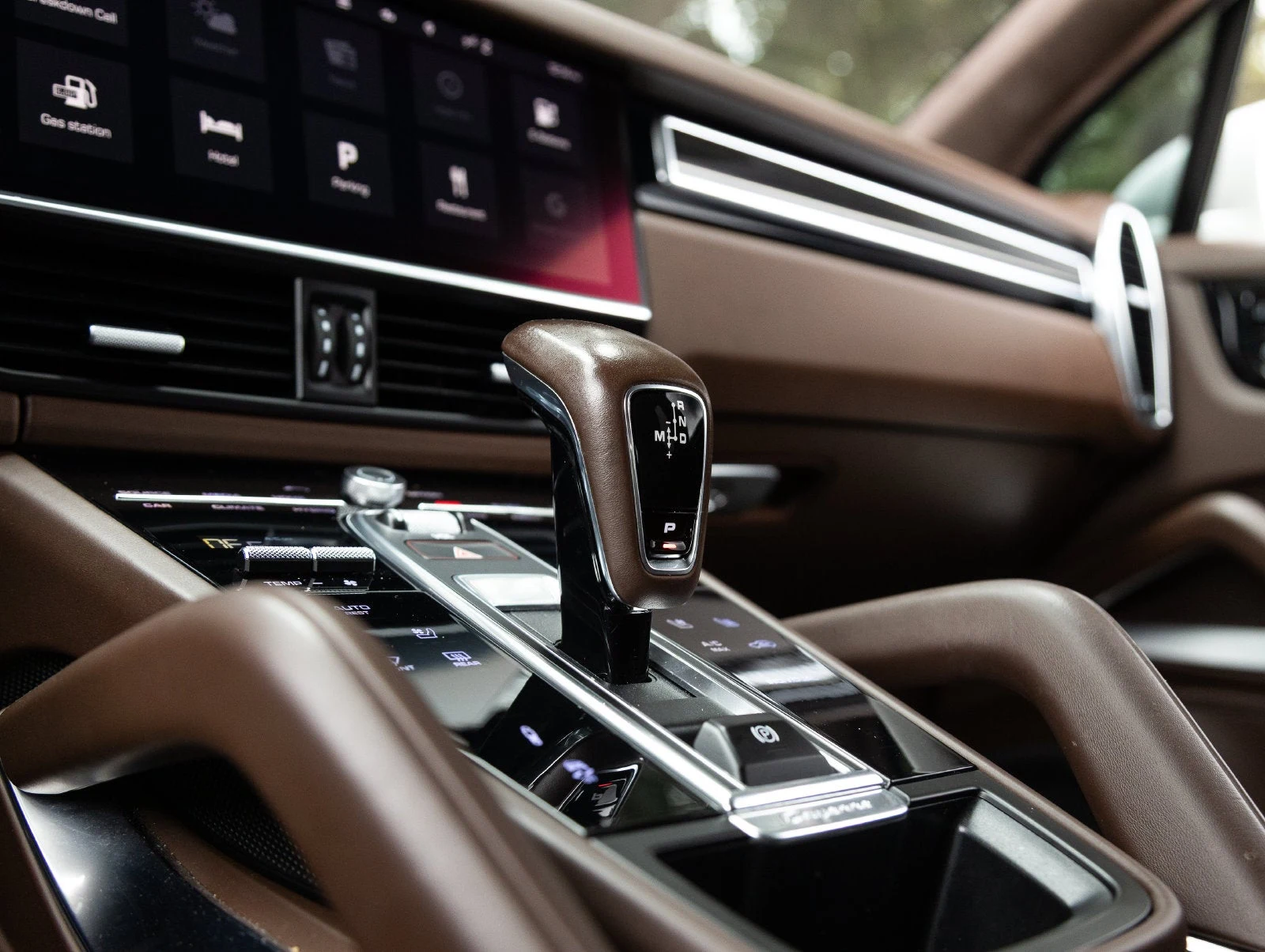 2020 Porsche Cayenne Turbo S E-Hybrid interior, center console, Truffle Brown Club leather