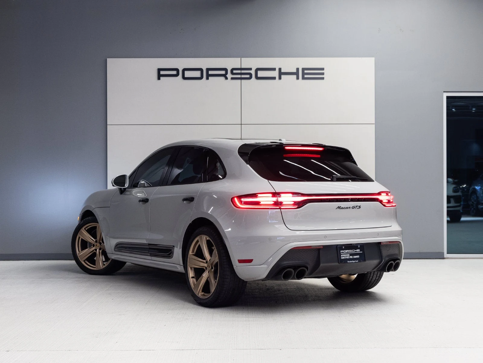 2024 Porsche Macan GTS, rear three-quarter view, Chalk