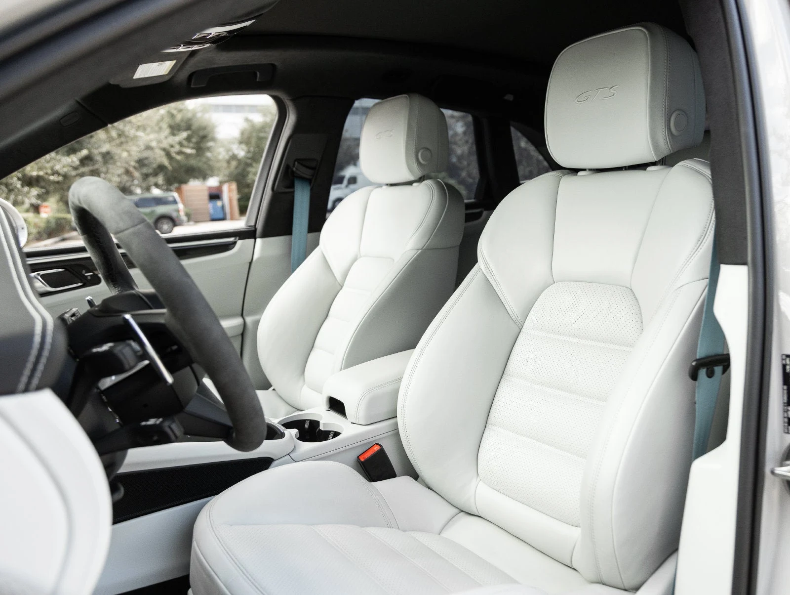 2024 Porsche Macan GTS interior, seats, Black / Pebble Grey leather