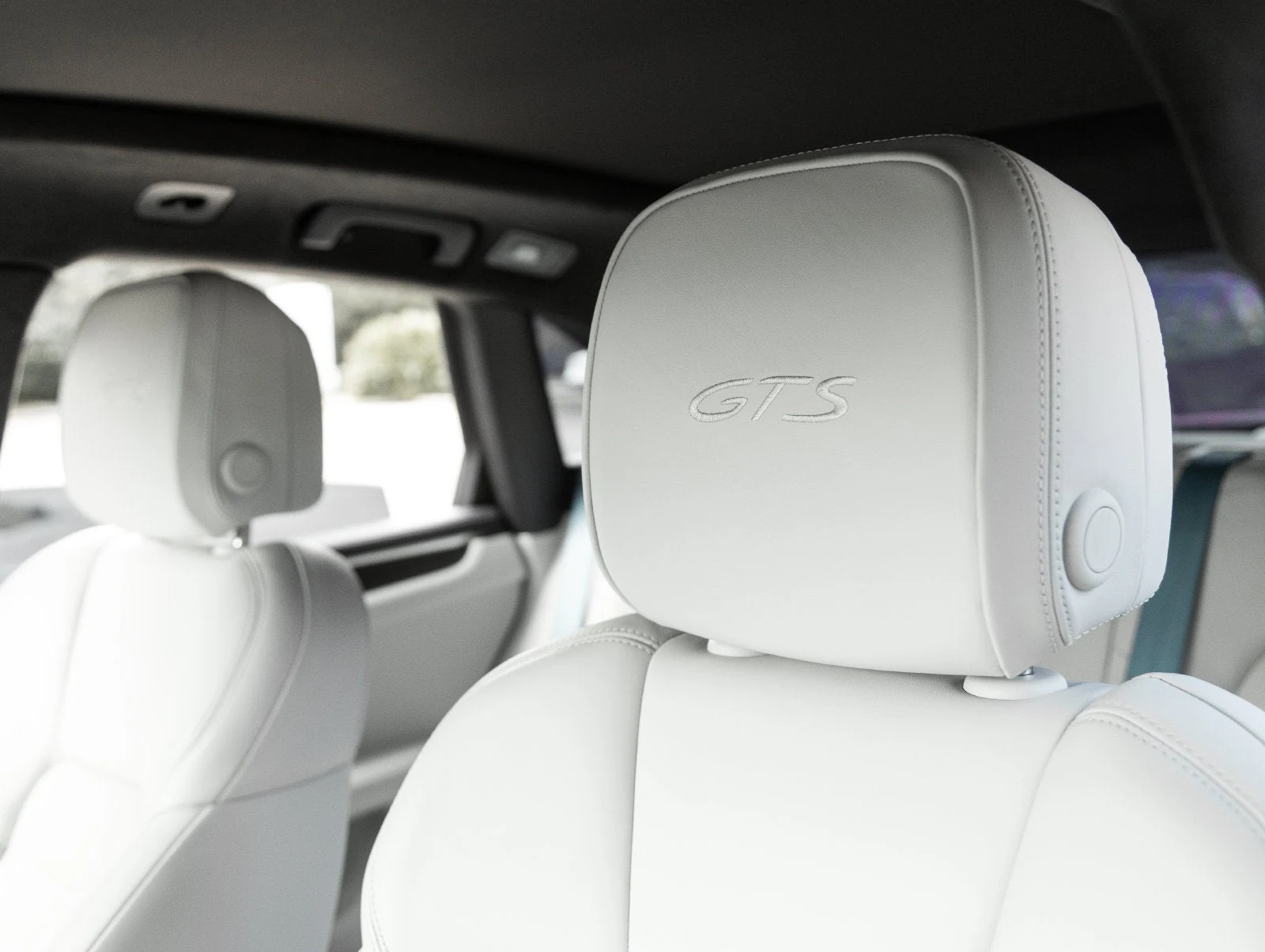 2024 Porsche Macan GTS interior, seats, Black / Pebble Grey leather