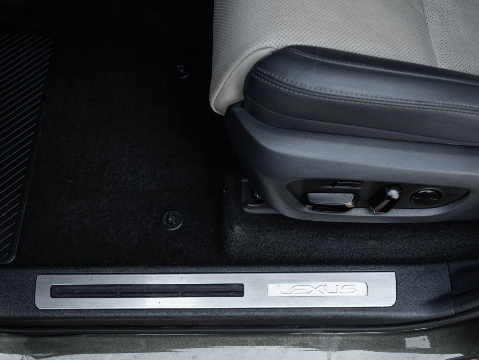 2024 Lexus GX 550 trunk