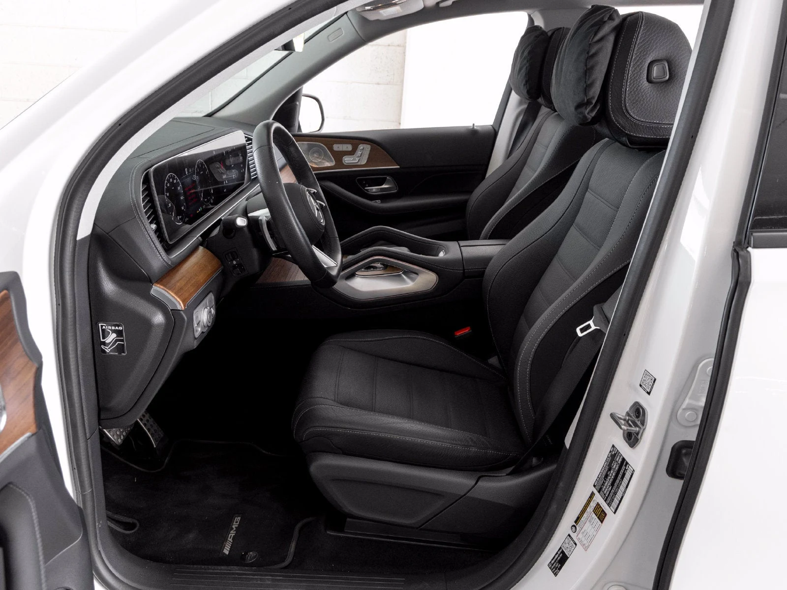 2026 Mercedes-Benz GLS 450 4MATIC interior, seats, Black leather