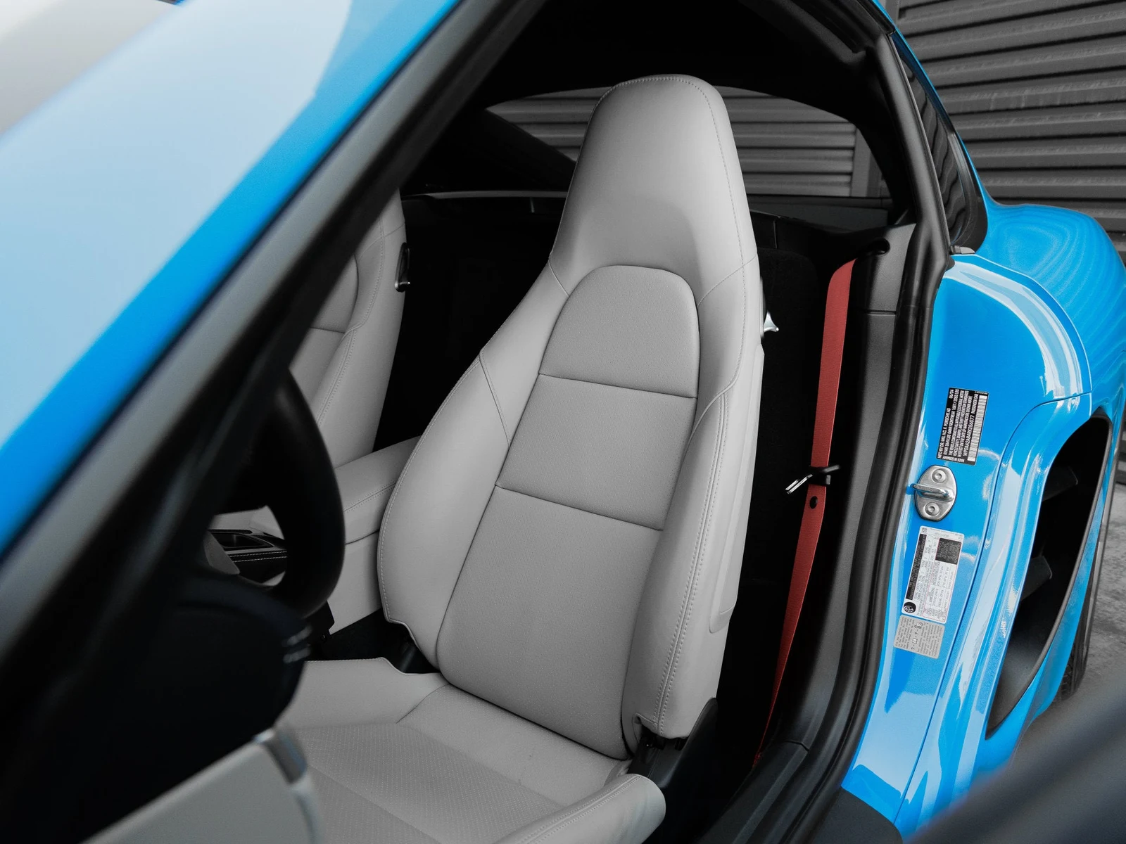 2024 Porsche 718 Cayman interior, seats, Black / Chalk leather