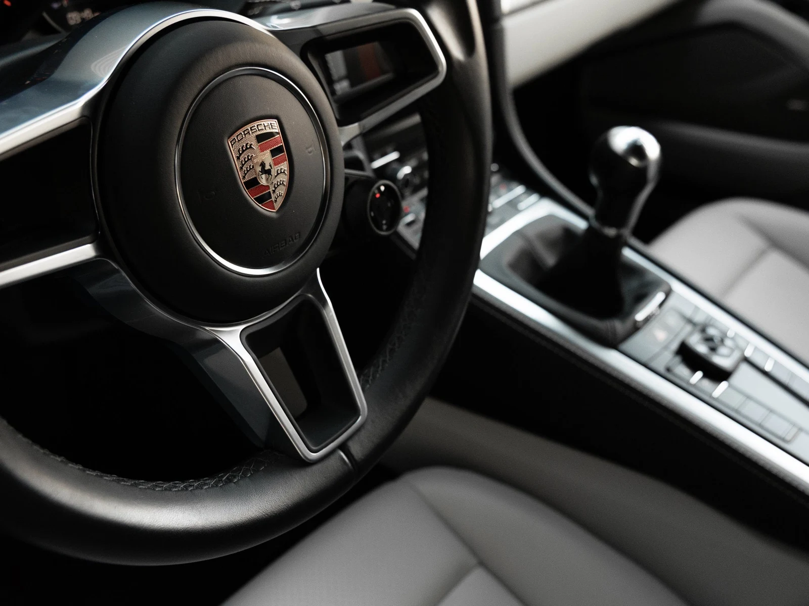2024 Porsche 718 Cayman interior, Black / Chalk leather