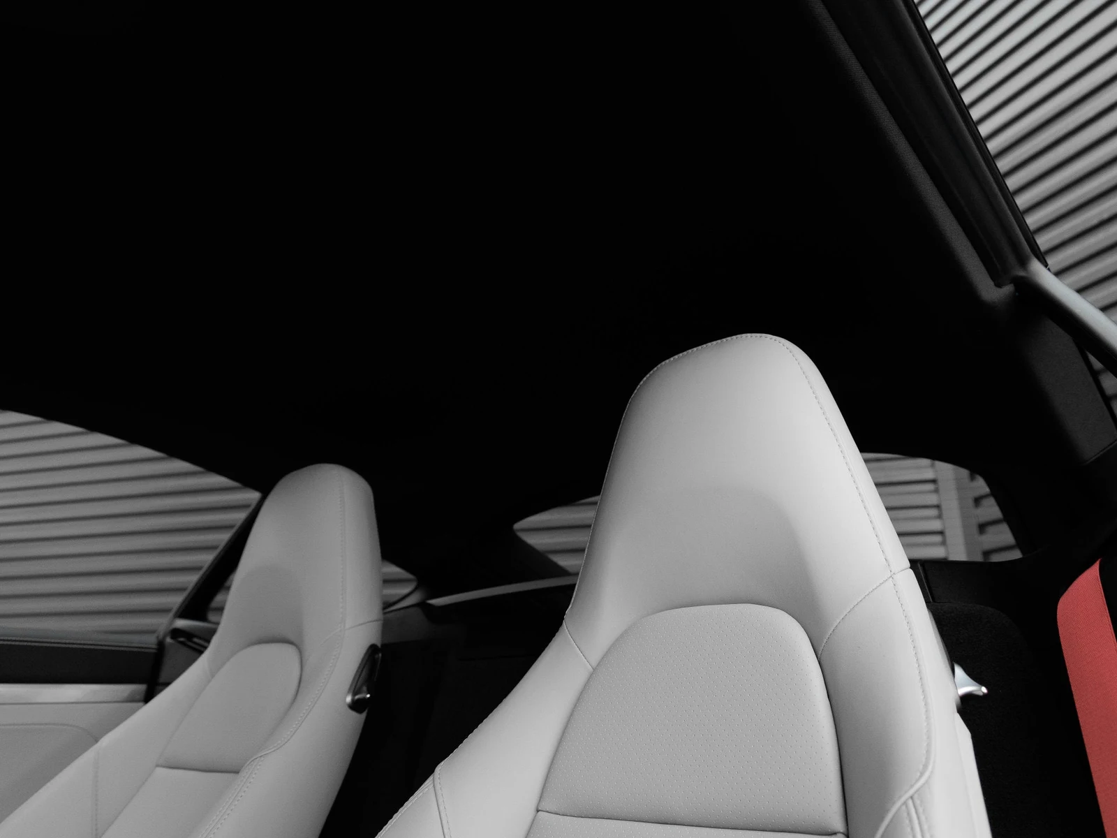 2024 Porsche 718 Cayman interior, seats, Black / Chalk leather