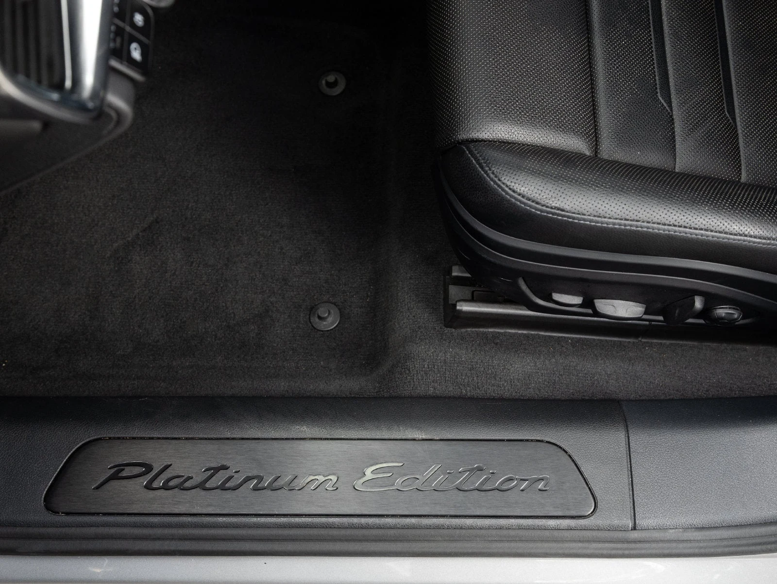 2023 Porsche Panamera 4 Platinum Edition interior, door sill, Black standard interior