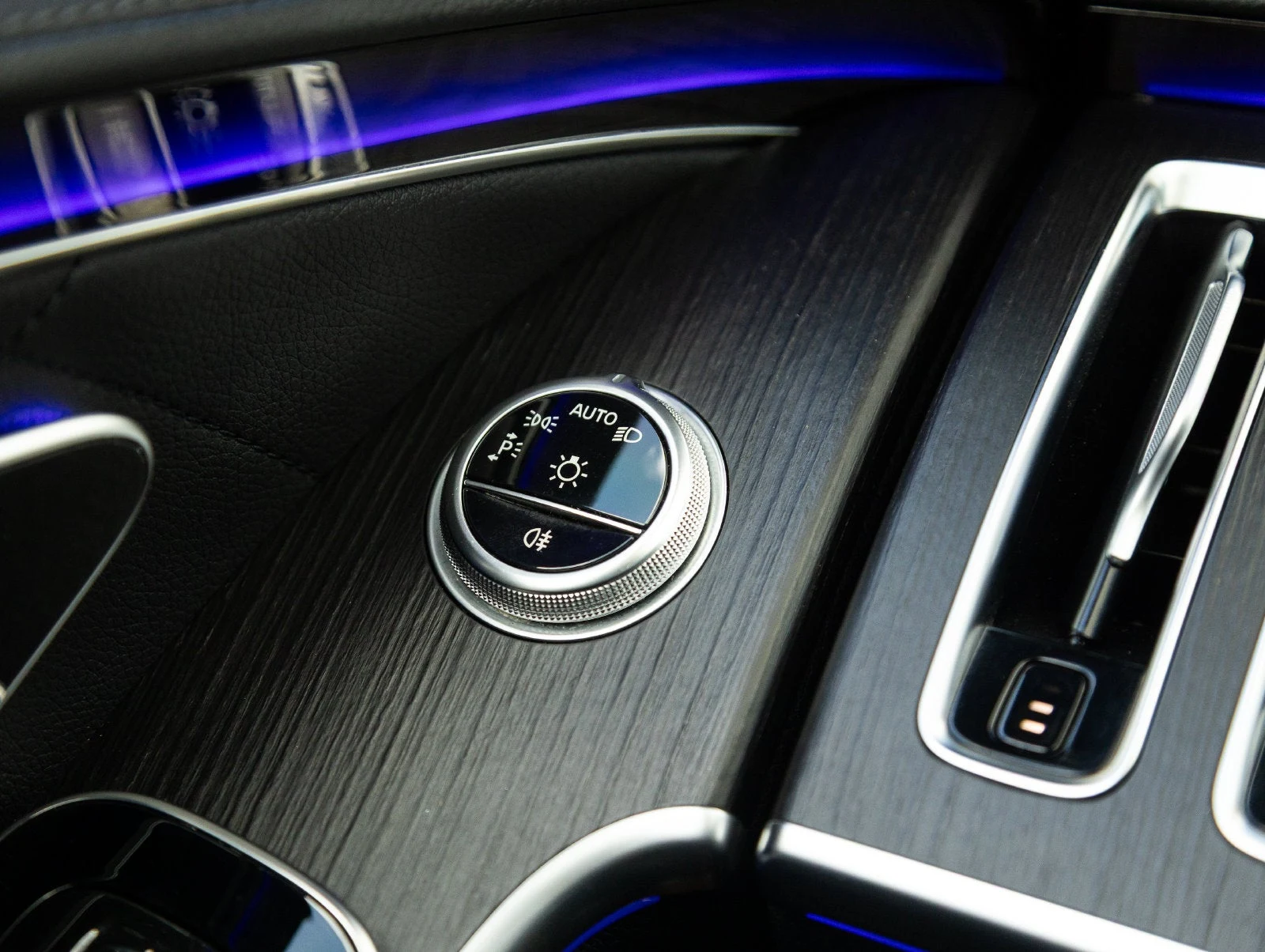 2023 Mercedes-Benz S 580 4MATIC interior, center console, Black Nappa leather