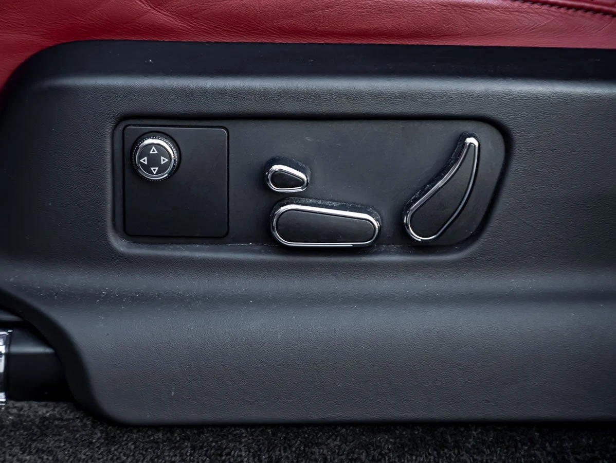 2020 Bentley Bentayga Speed interior, door panel, Hotspur hide