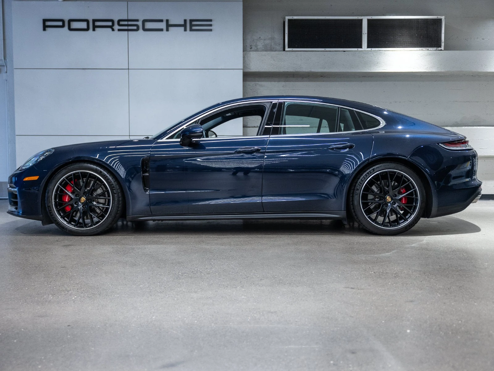 2022 Porsche Panamera 4S, side profile, Night Blue Metallic