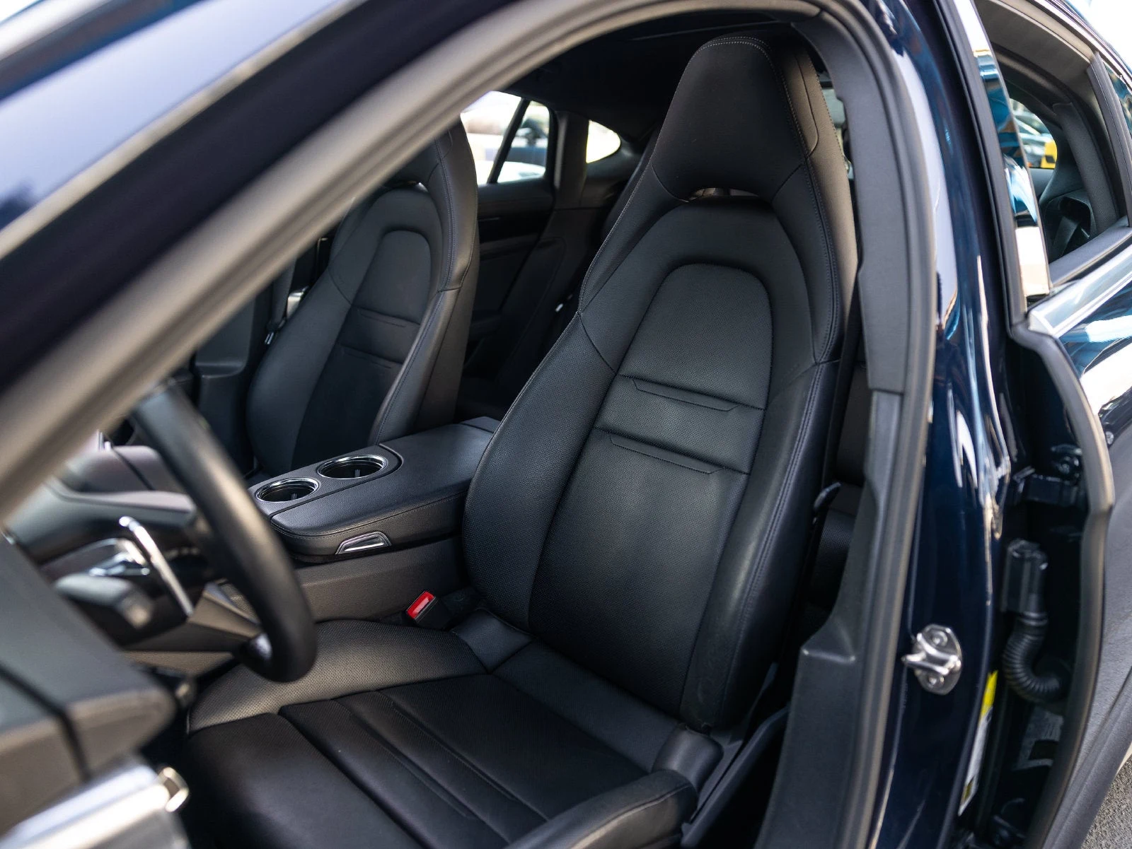 2022 Porsche Panamera 4S interior, seats, Black standard interior