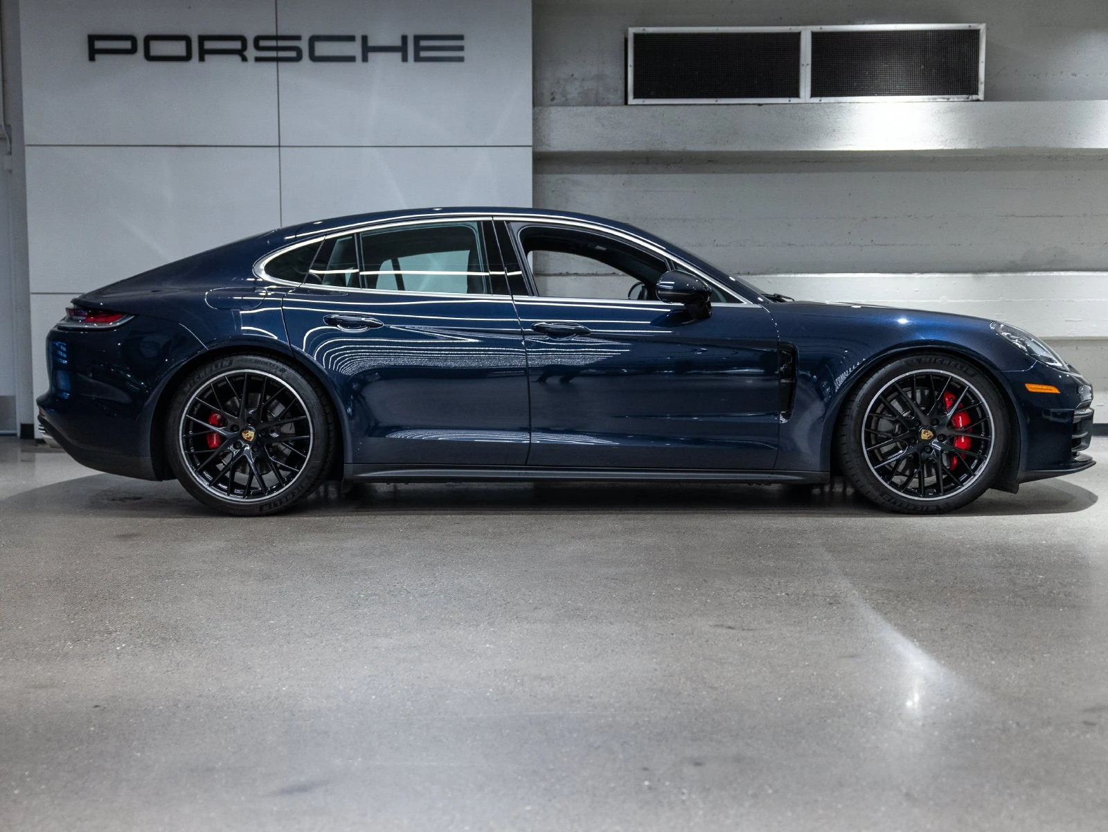 2022 Porsche Panamera 4S, side profile, Night Blue Metallic