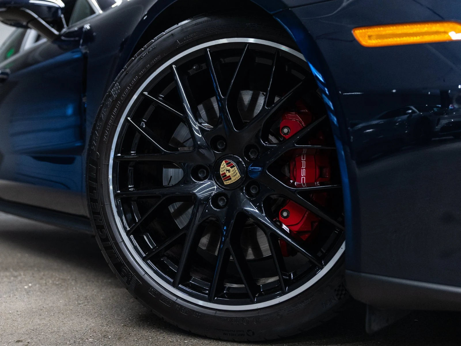 2022 Porsche Panamera 4S wheel