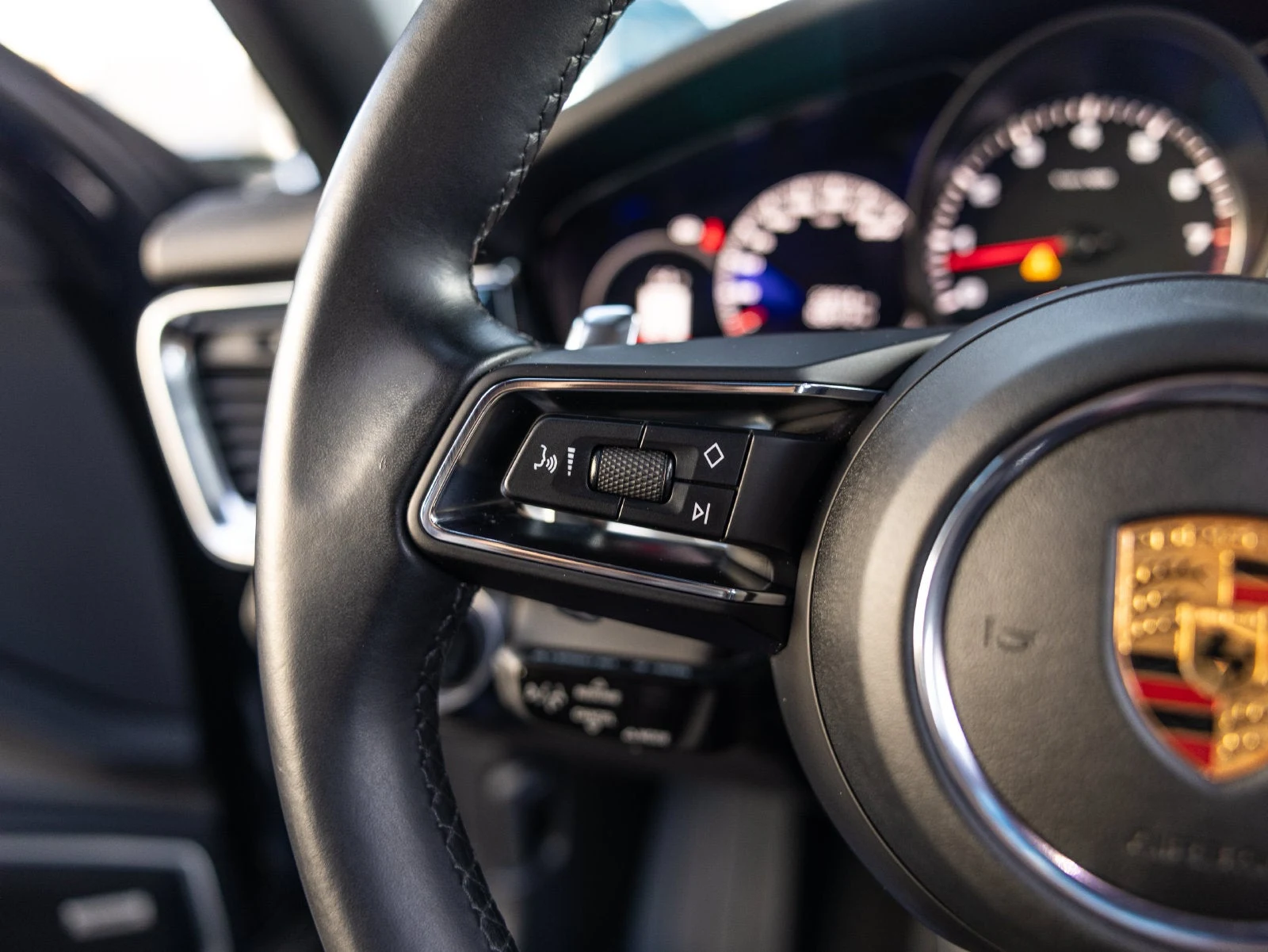 2022 Porsche Panamera 4S interior, Black standard interior