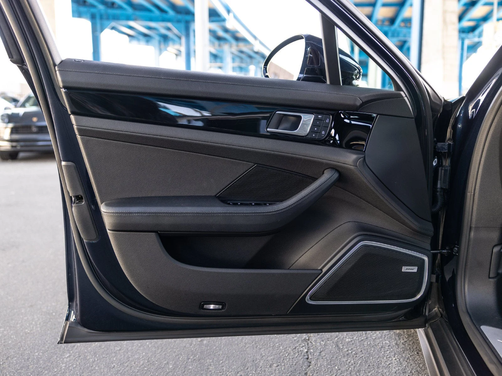 2022 Porsche Panamera 4S interior, door panel, Black standard interior