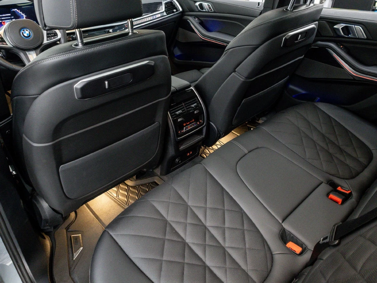 2026 BMW X5 xDrive50e interior, seats, Black Sensafin with decorative stitching