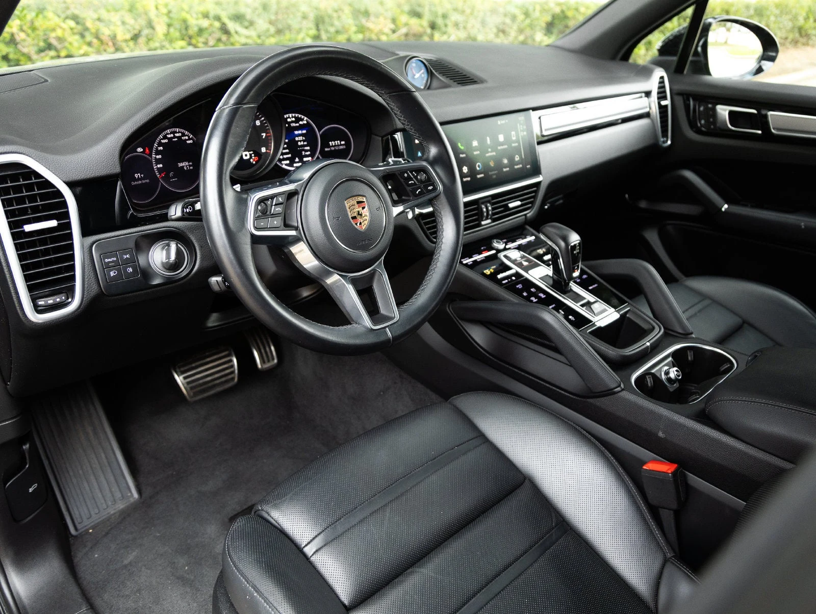 2023 Porsche Cayenne S Platinum Edition interior, Black standard interior