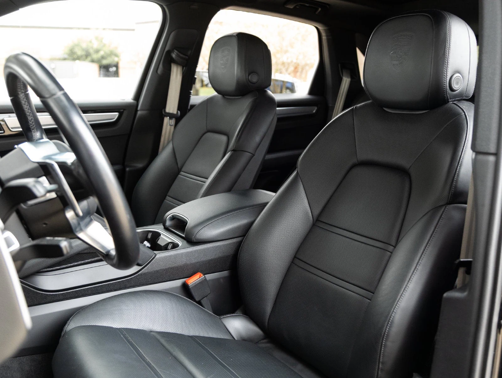 2023 Porsche Cayenne S Platinum Edition interior, seats, Black standard interior