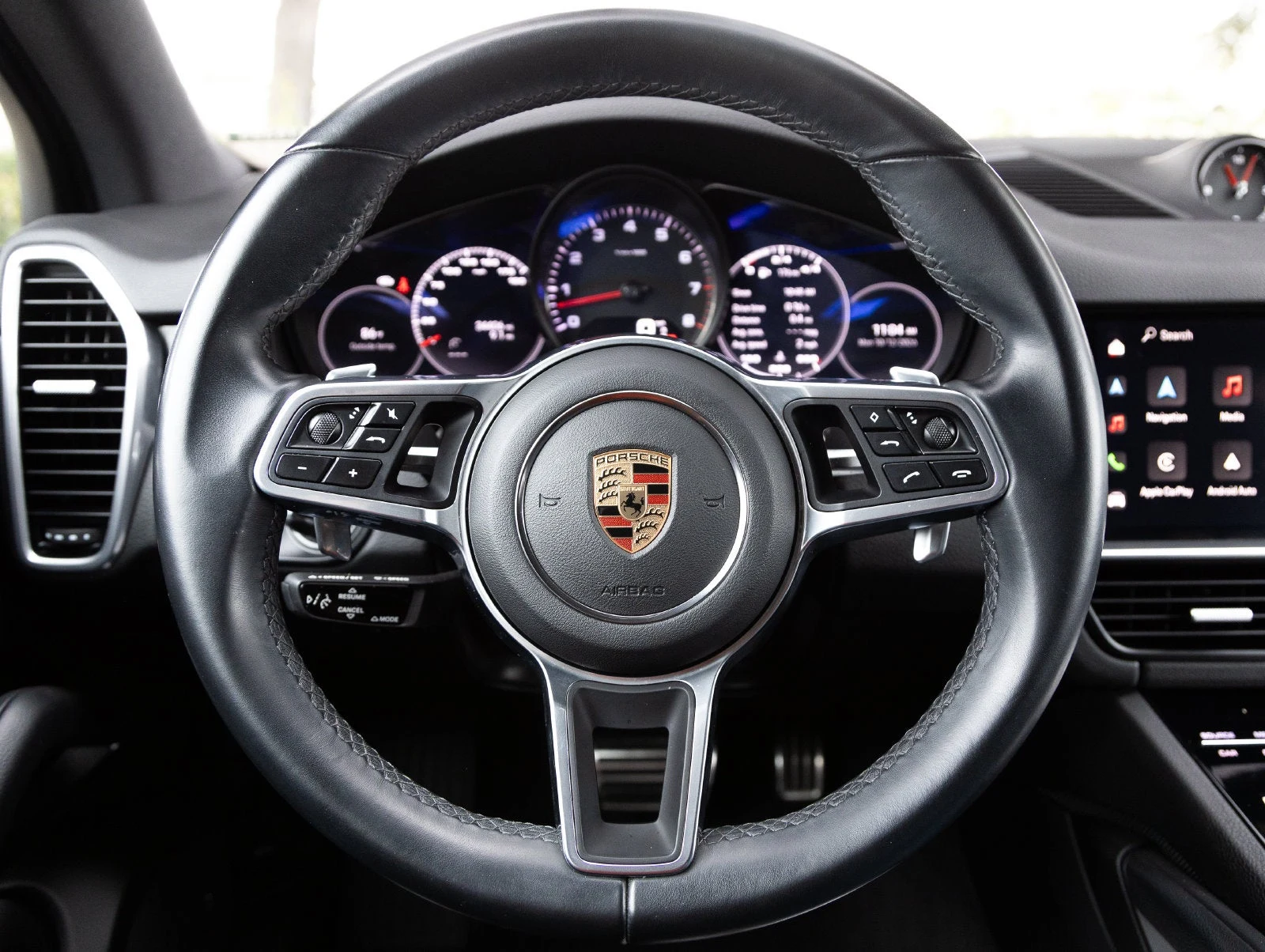 2023 Porsche Cayenne S Platinum Edition interior, Black standard interior