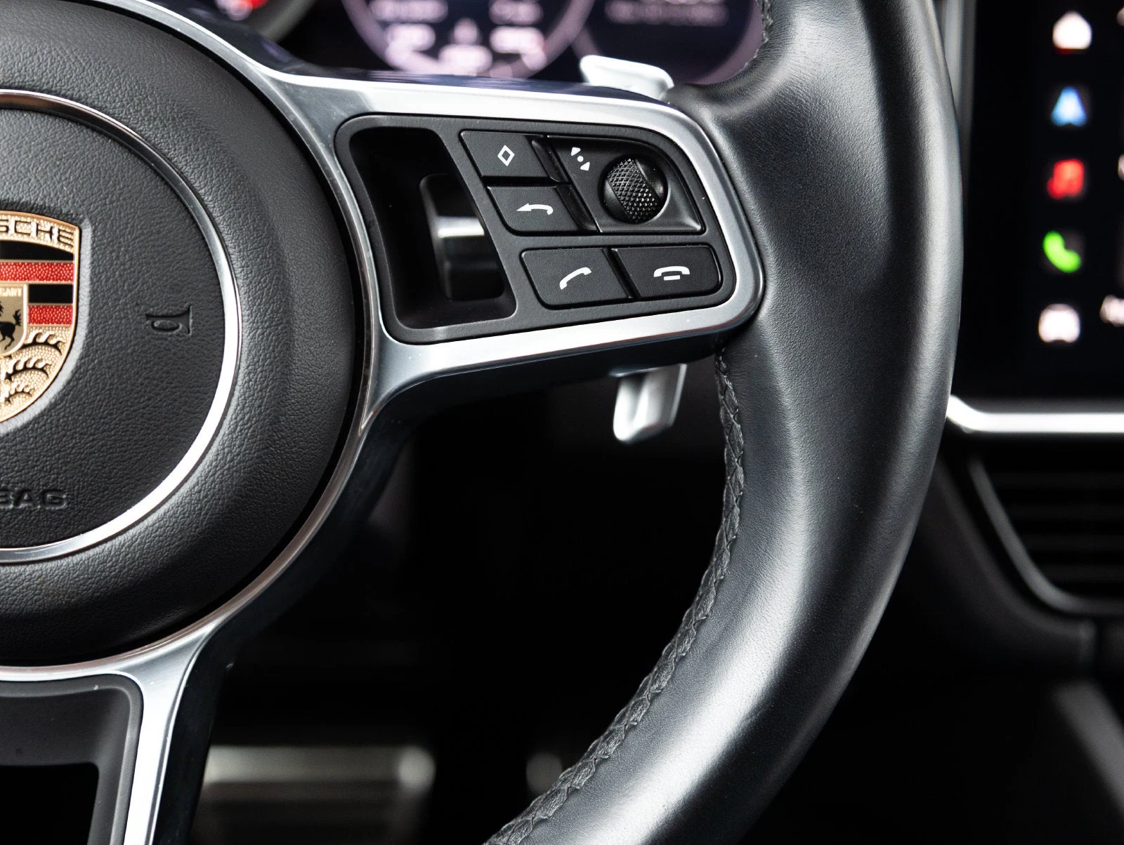 2023 Porsche Cayenne S Platinum Edition interior, Black standard interior